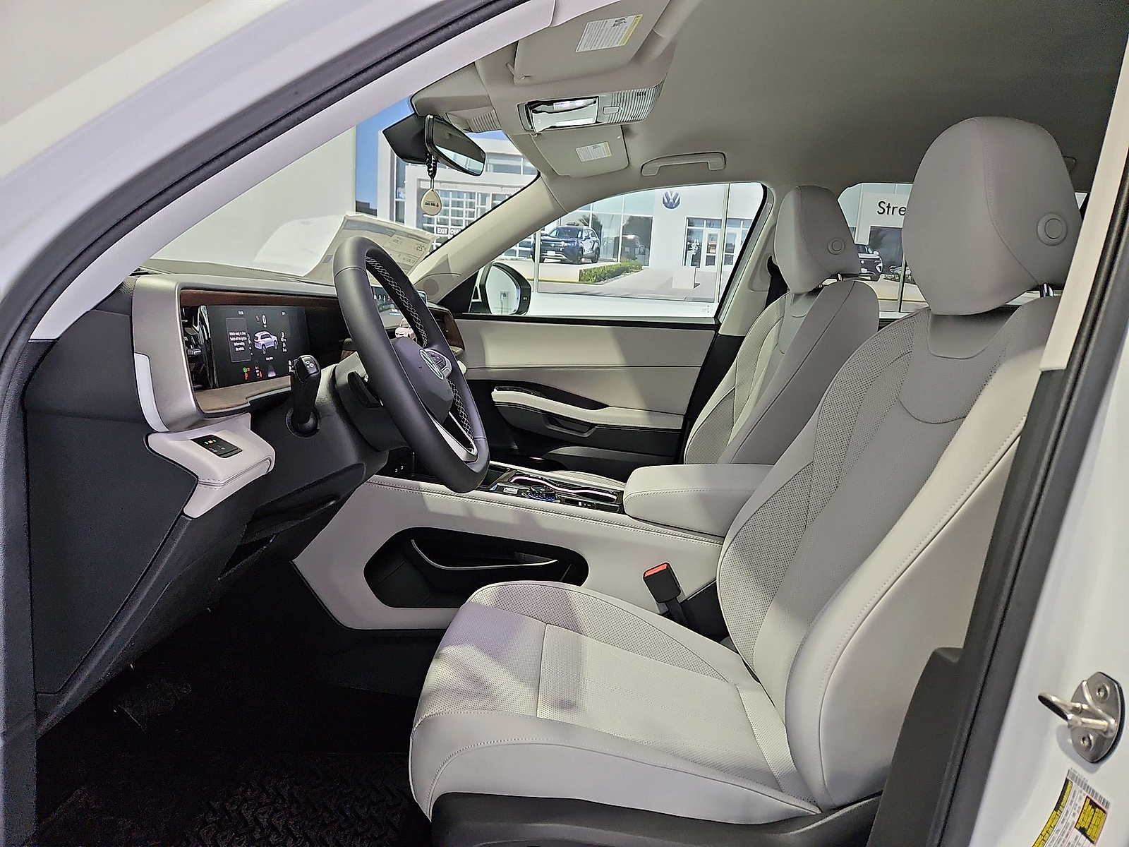 2027 Volkswagen Atlas photo 16 of 22