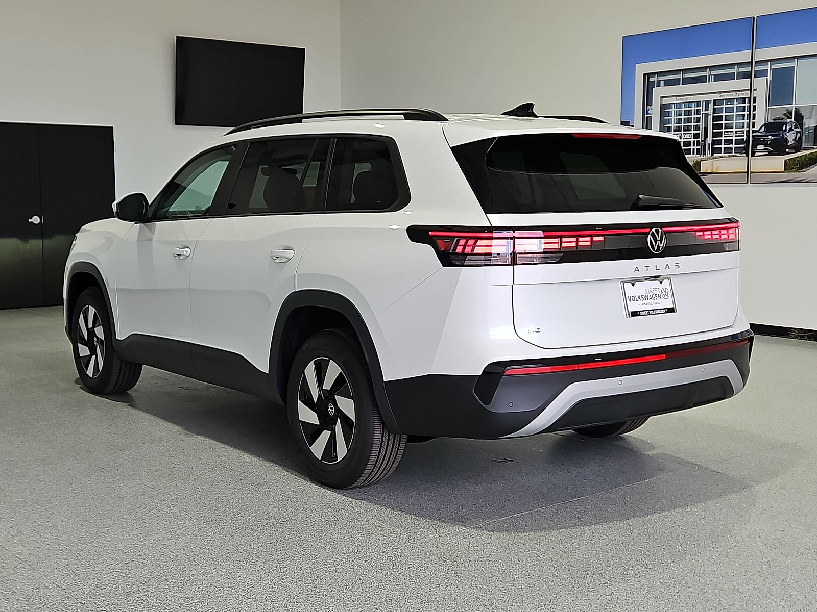 2027 Volkswagen Atlas photo 6 of 22