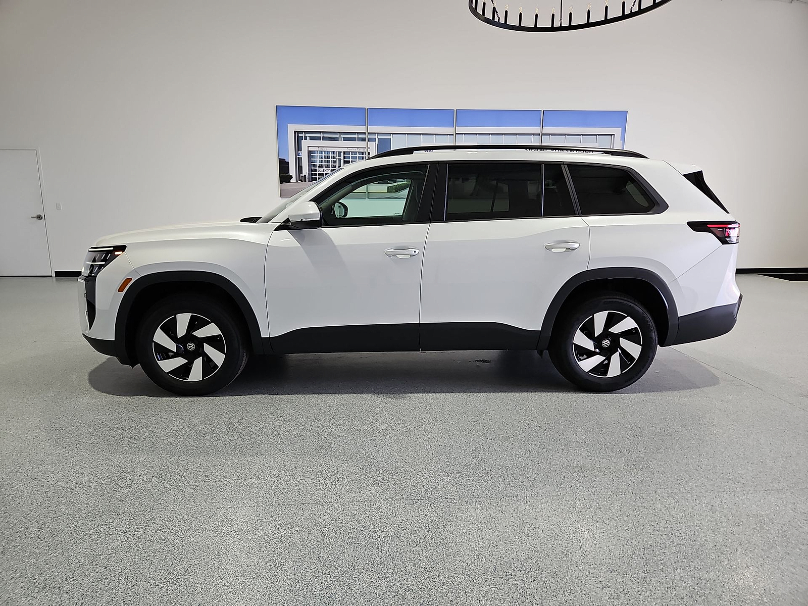2027 Volkswagen Atlas photo 5 of 22