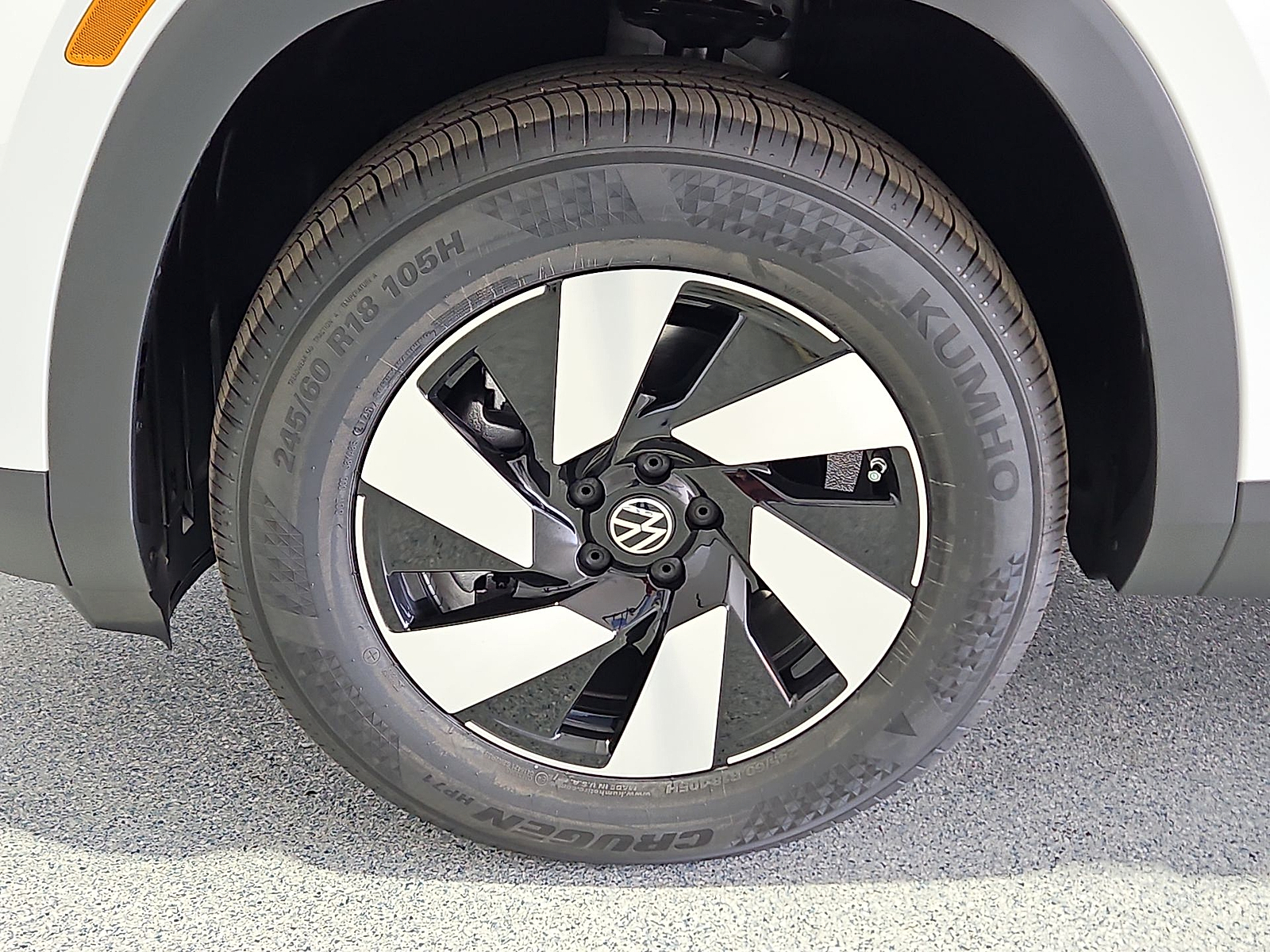 2027 Volkswagen Atlas photo 11 of 22