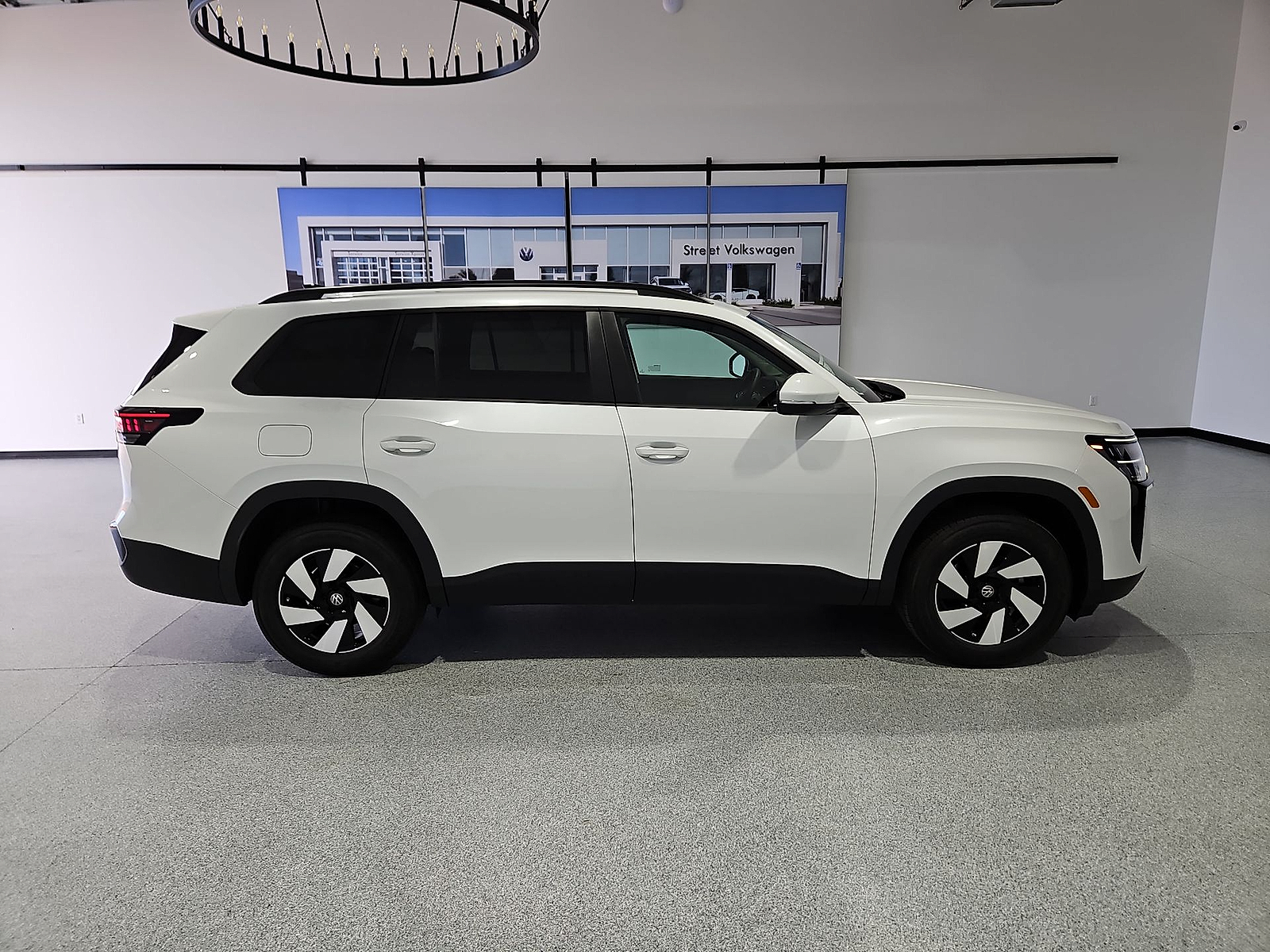 2027 Volkswagen Atlas photo 9 of 22