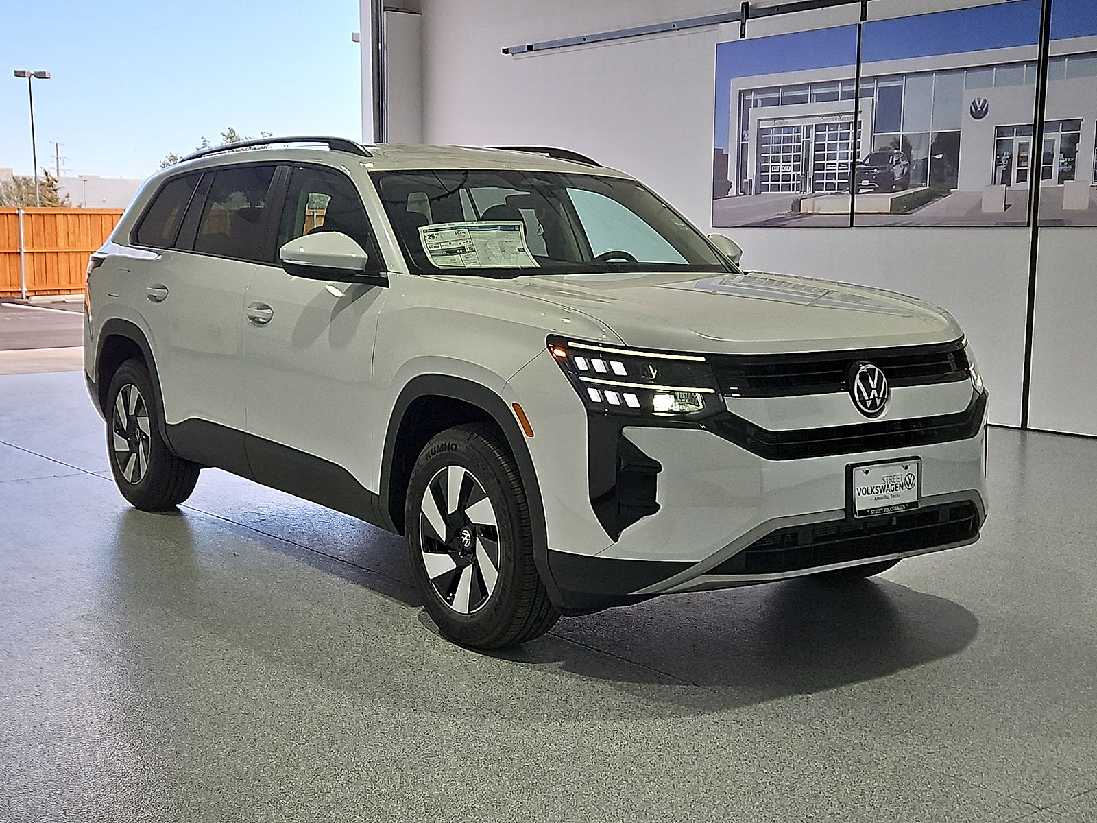 2027 Volkswagen Atlas photo 2 of 22