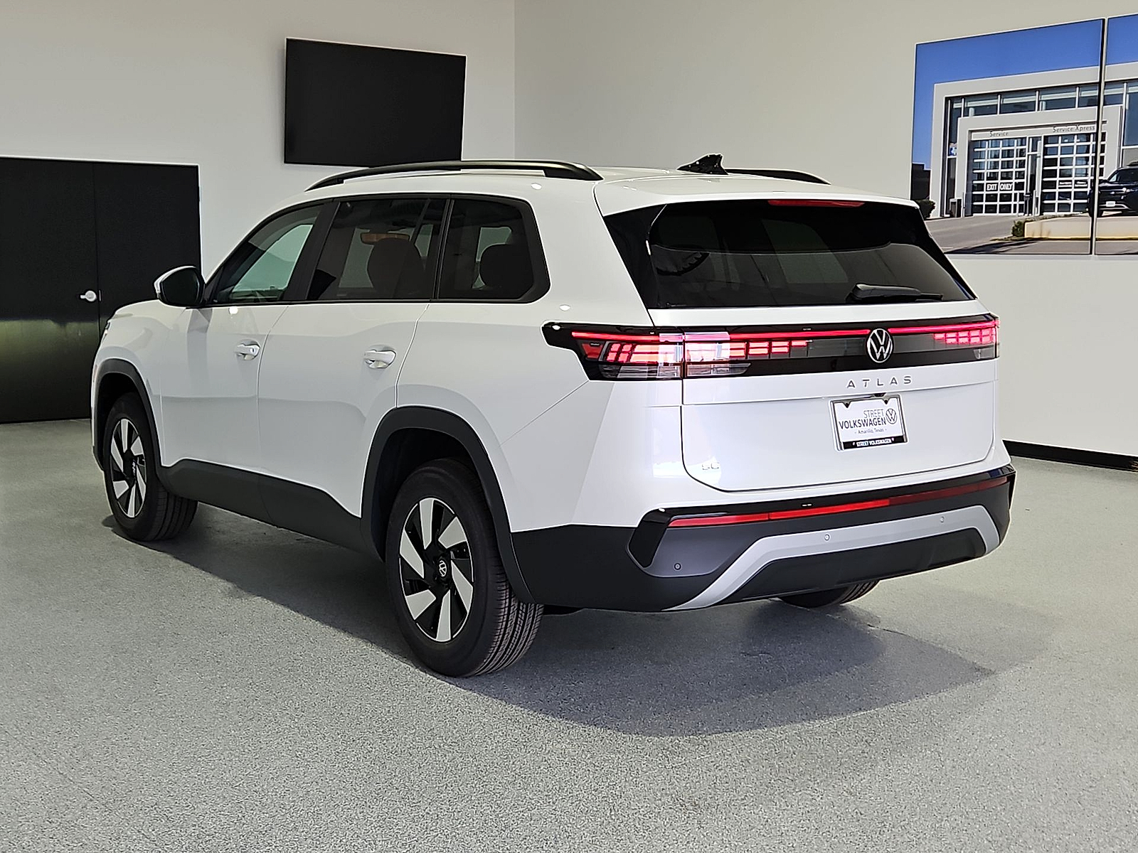 2027 Volkswagen Atlas photo 6 of 22