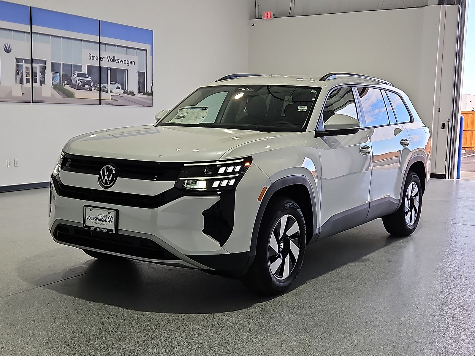 2027 Volkswagen Atlas photo 4 of 22