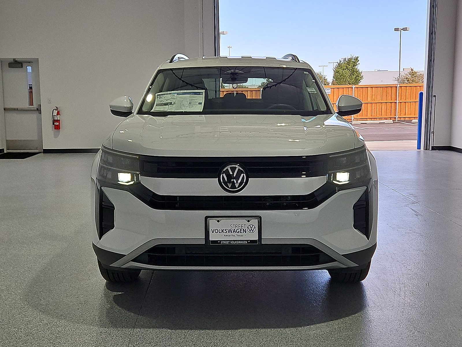 2027 Volkswagen Atlas photo 3 of 22