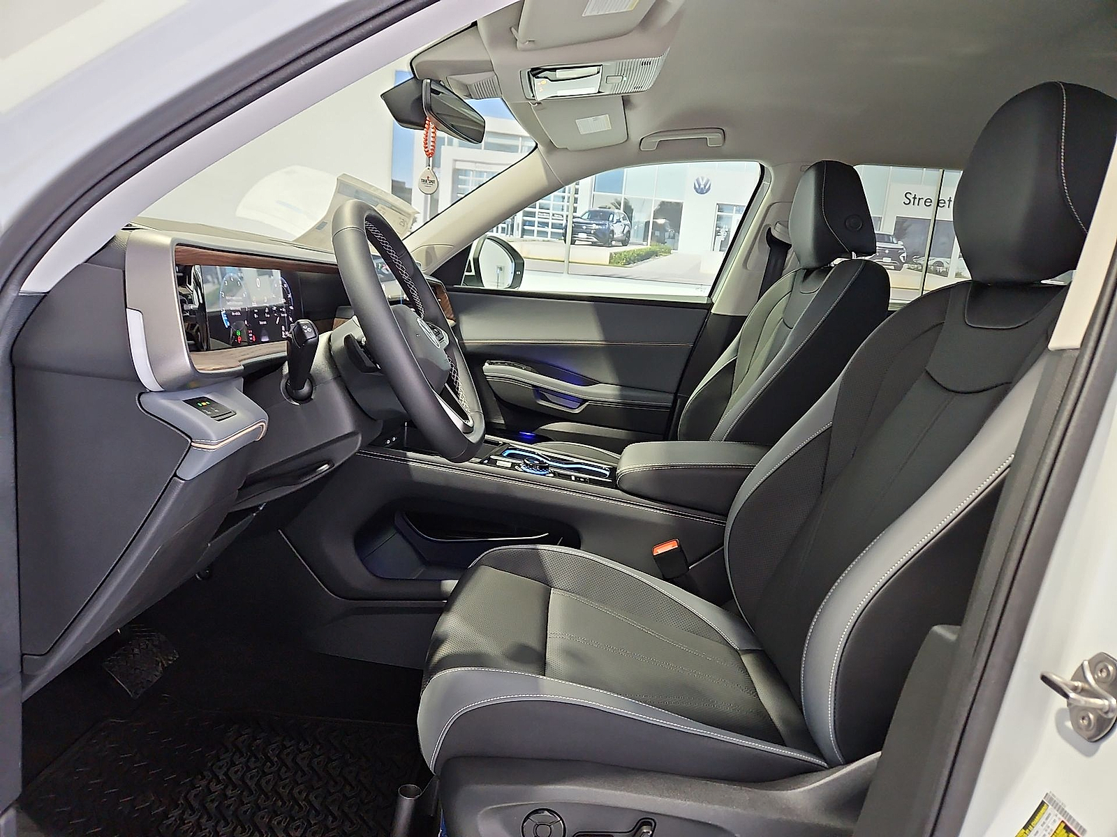 2027 Volkswagen Atlas photo 16 of 22