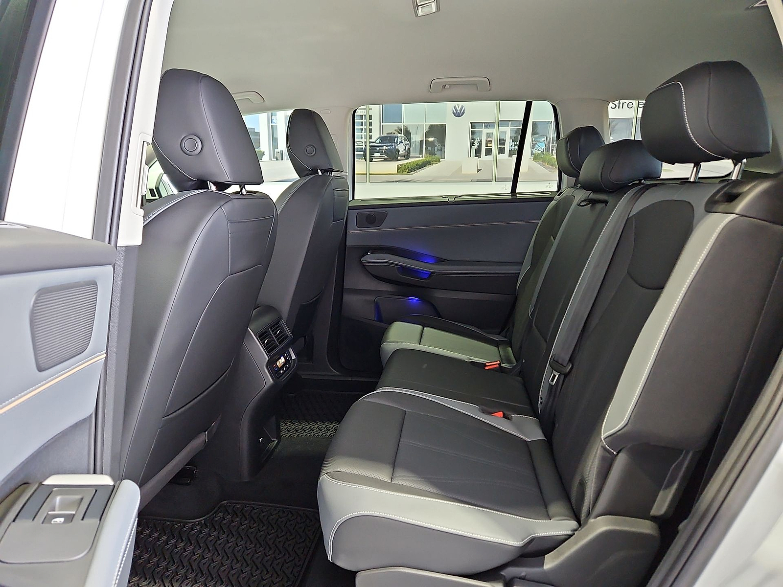 2027 Volkswagen Atlas photo 13 of 22