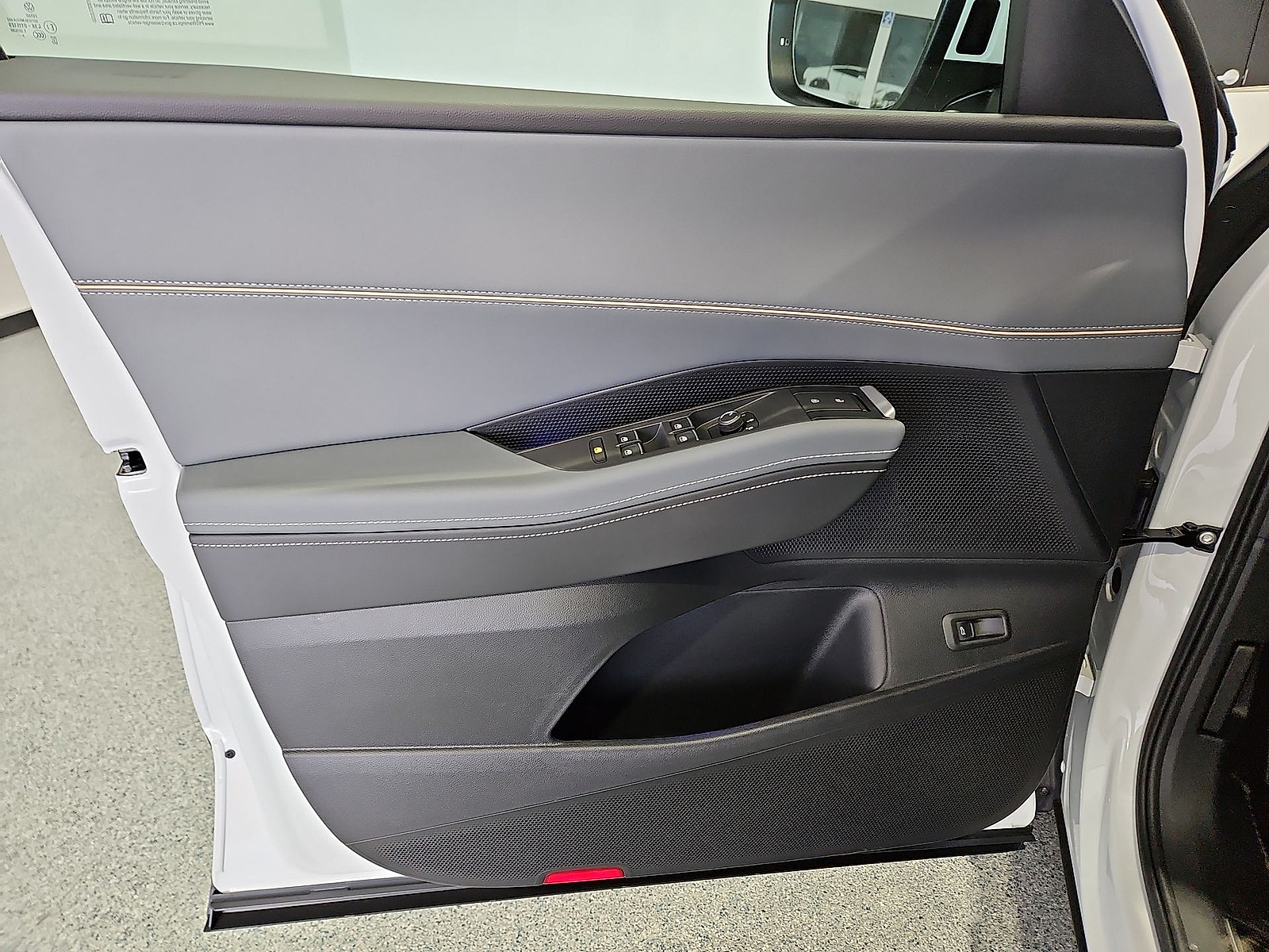 2027 Volkswagen Atlas photo 15 of 22