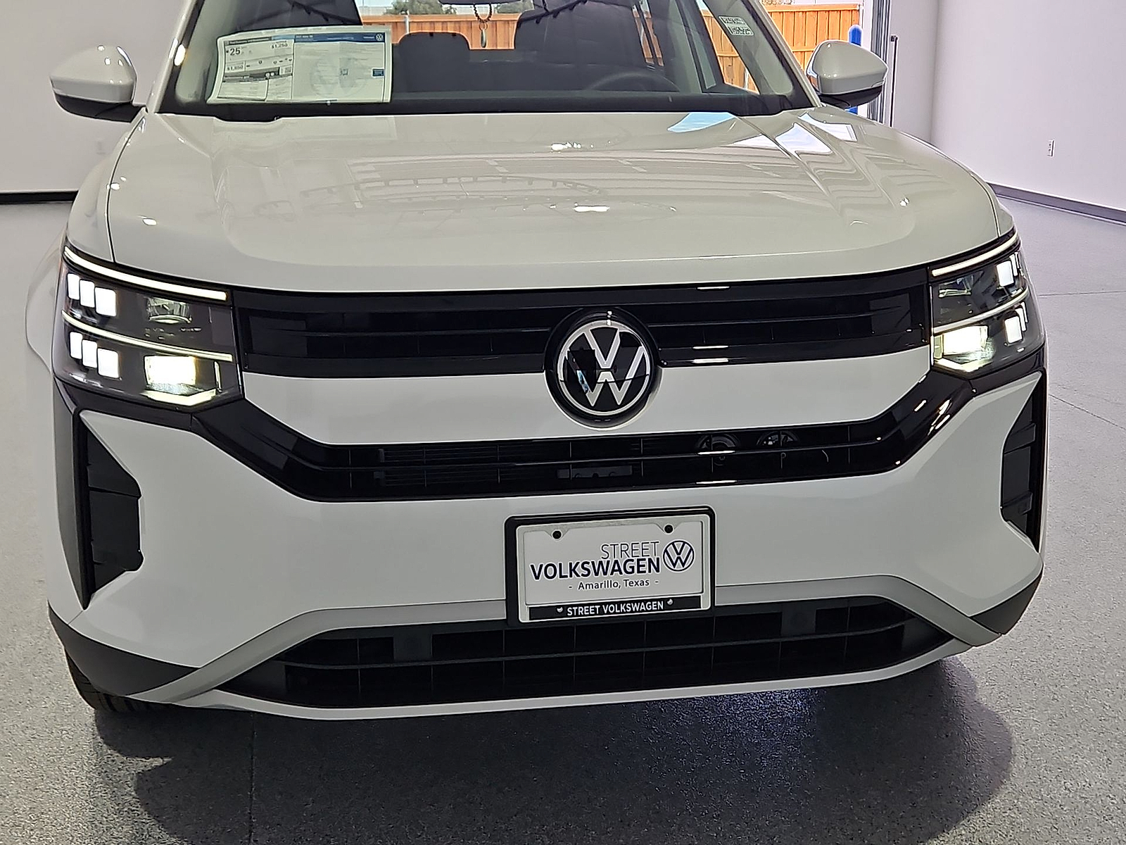 2027 Volkswagen Atlas photo 10 of 22