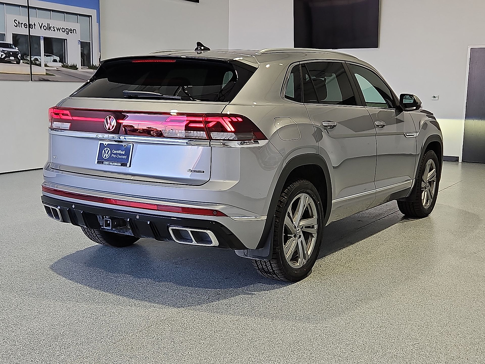 2024 Volkswagen Atlas Cross Sport photo 8 of 22