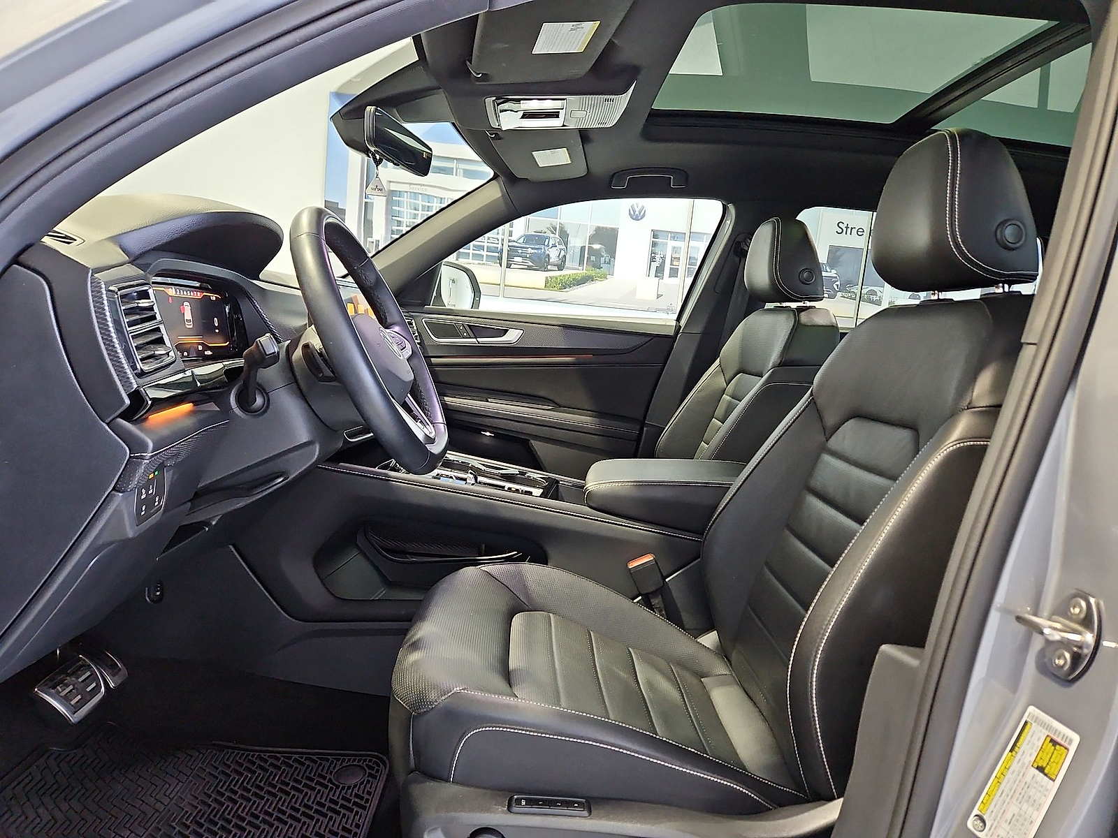 2024 Volkswagen Atlas Cross Sport photo 16 of 22