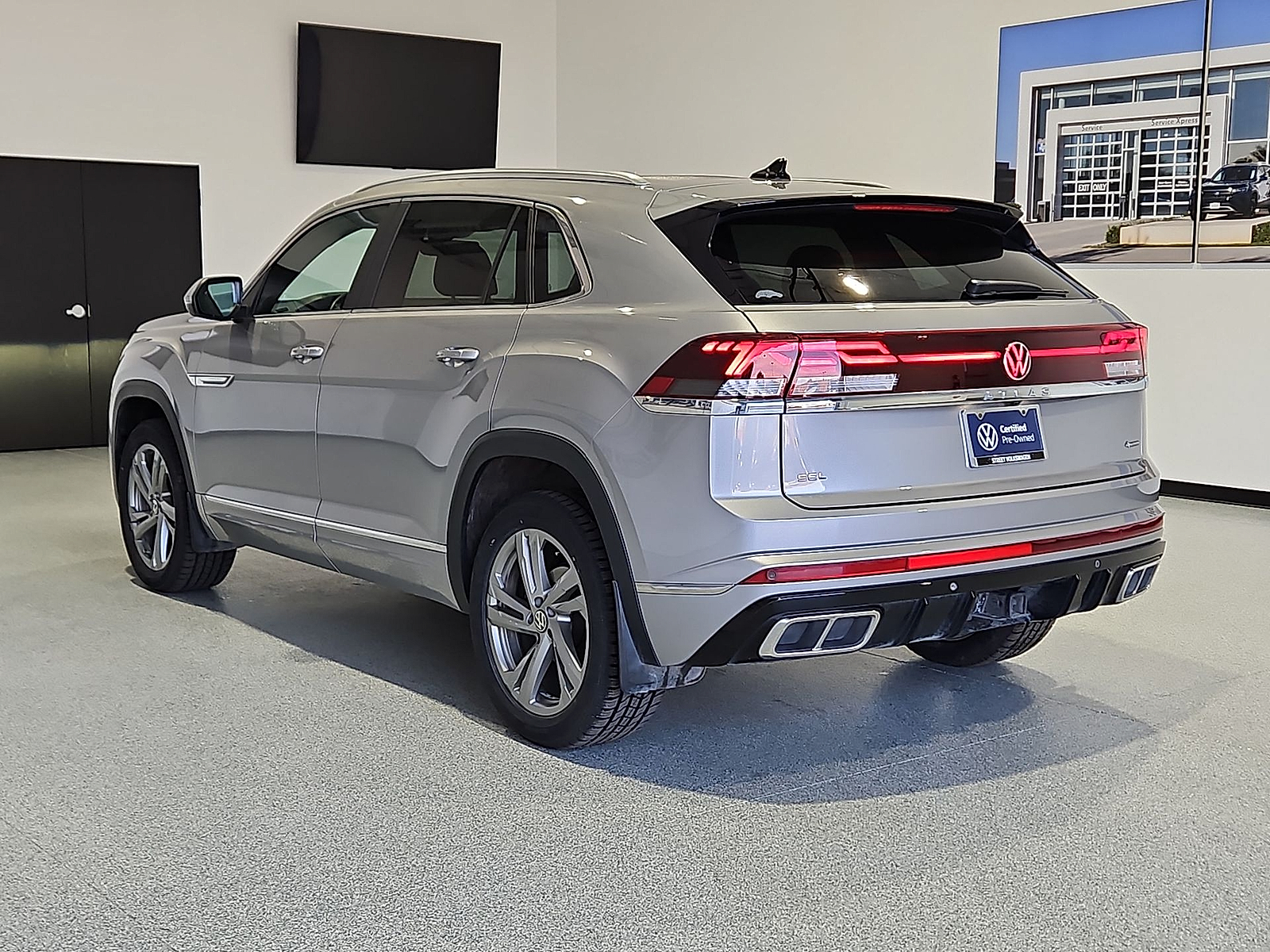 2024 Volkswagen Atlas Cross Sport photo 6 of 22