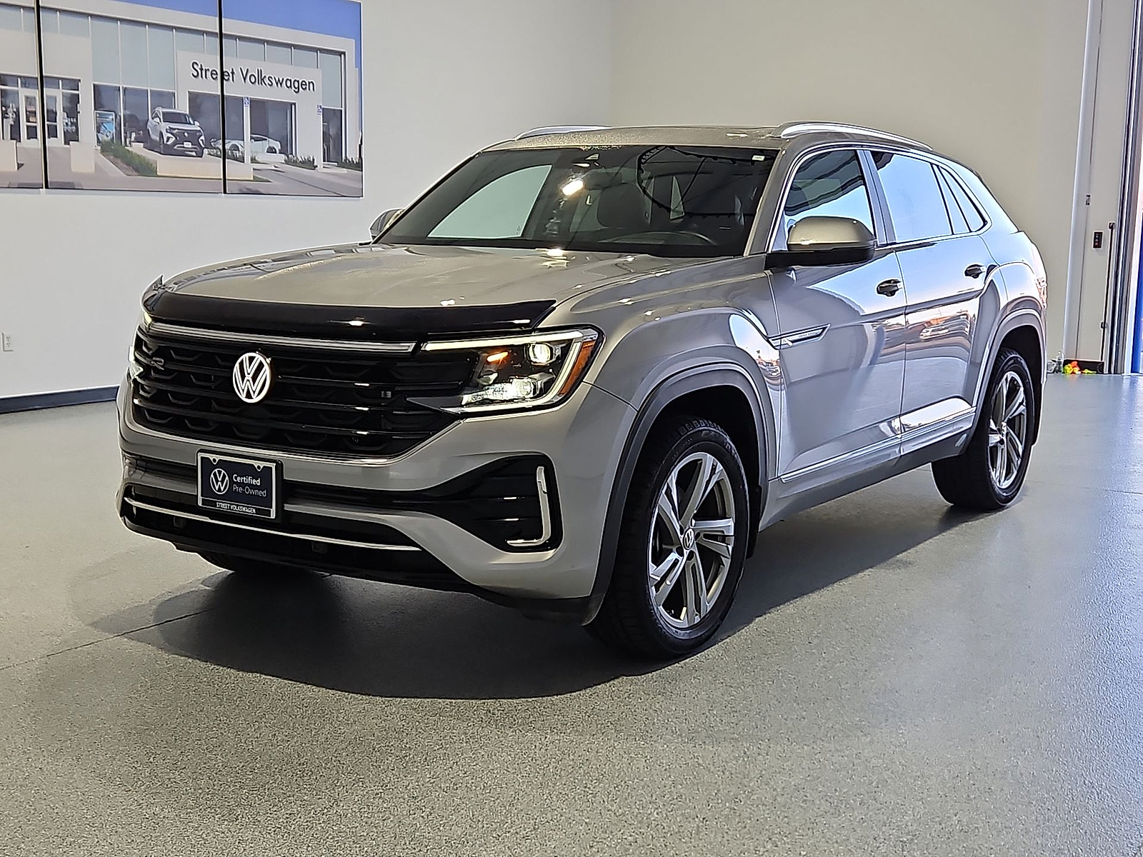 2024 Volkswagen Atlas Cross Sport photo 4 of 22