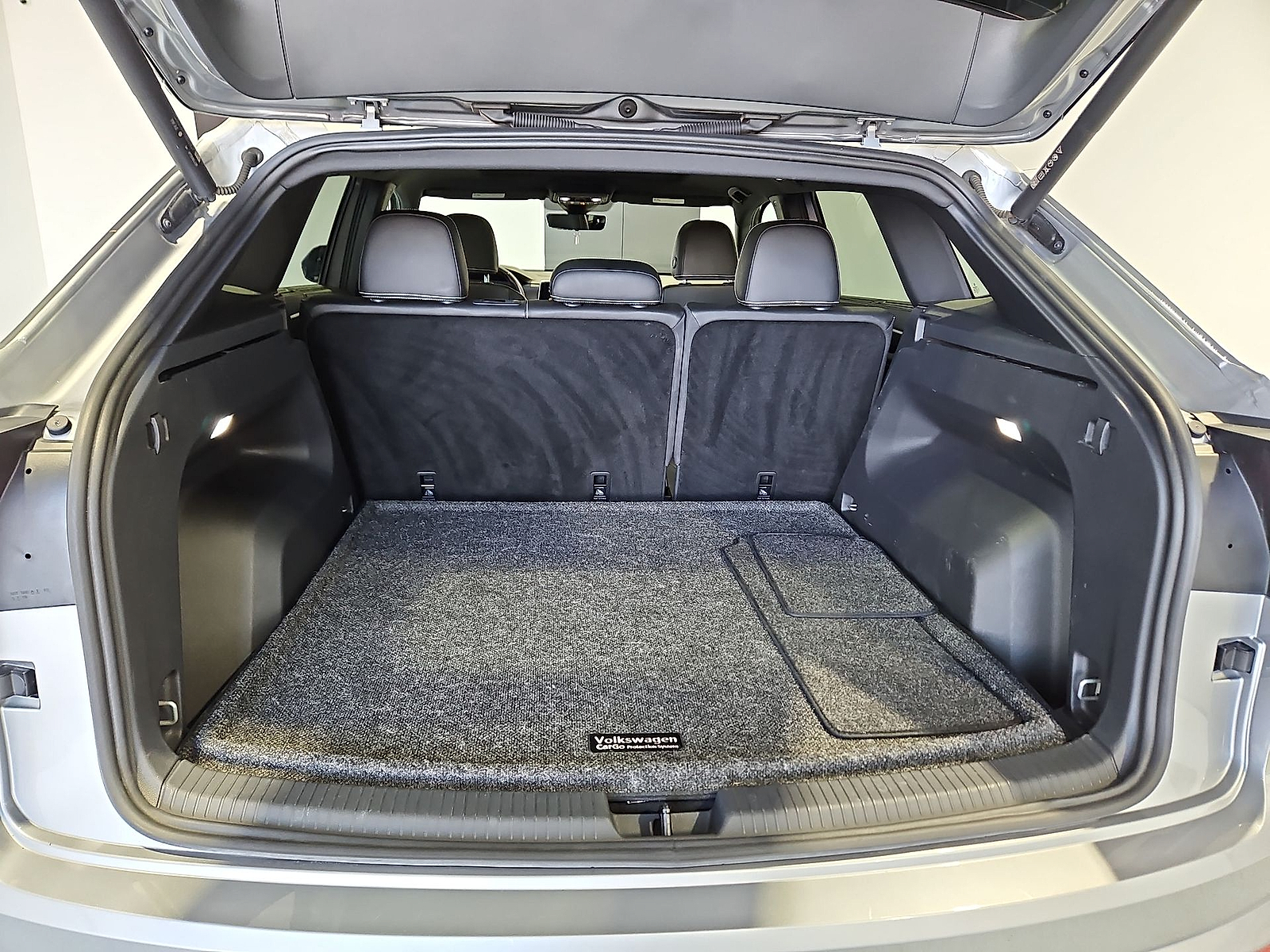 2024 Volkswagen Atlas Cross Sport photo 12 of 22
