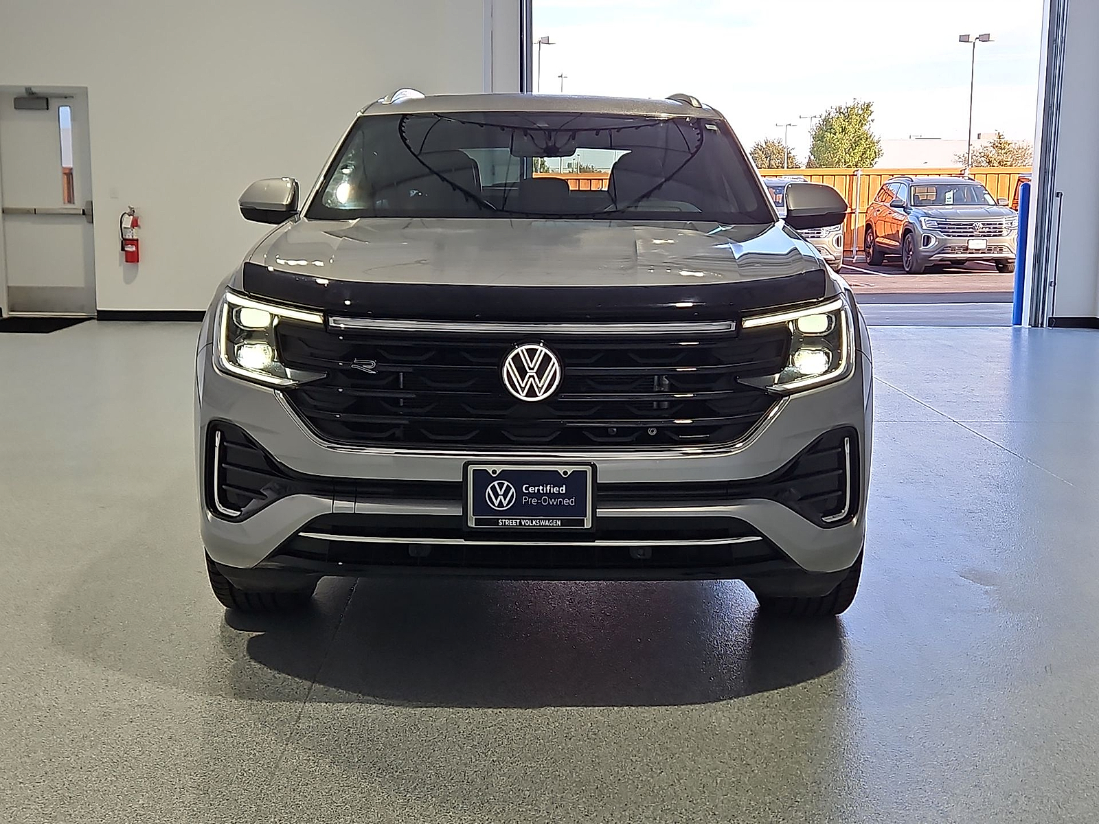 2024 Volkswagen Atlas Cross Sport photo 3 of 22