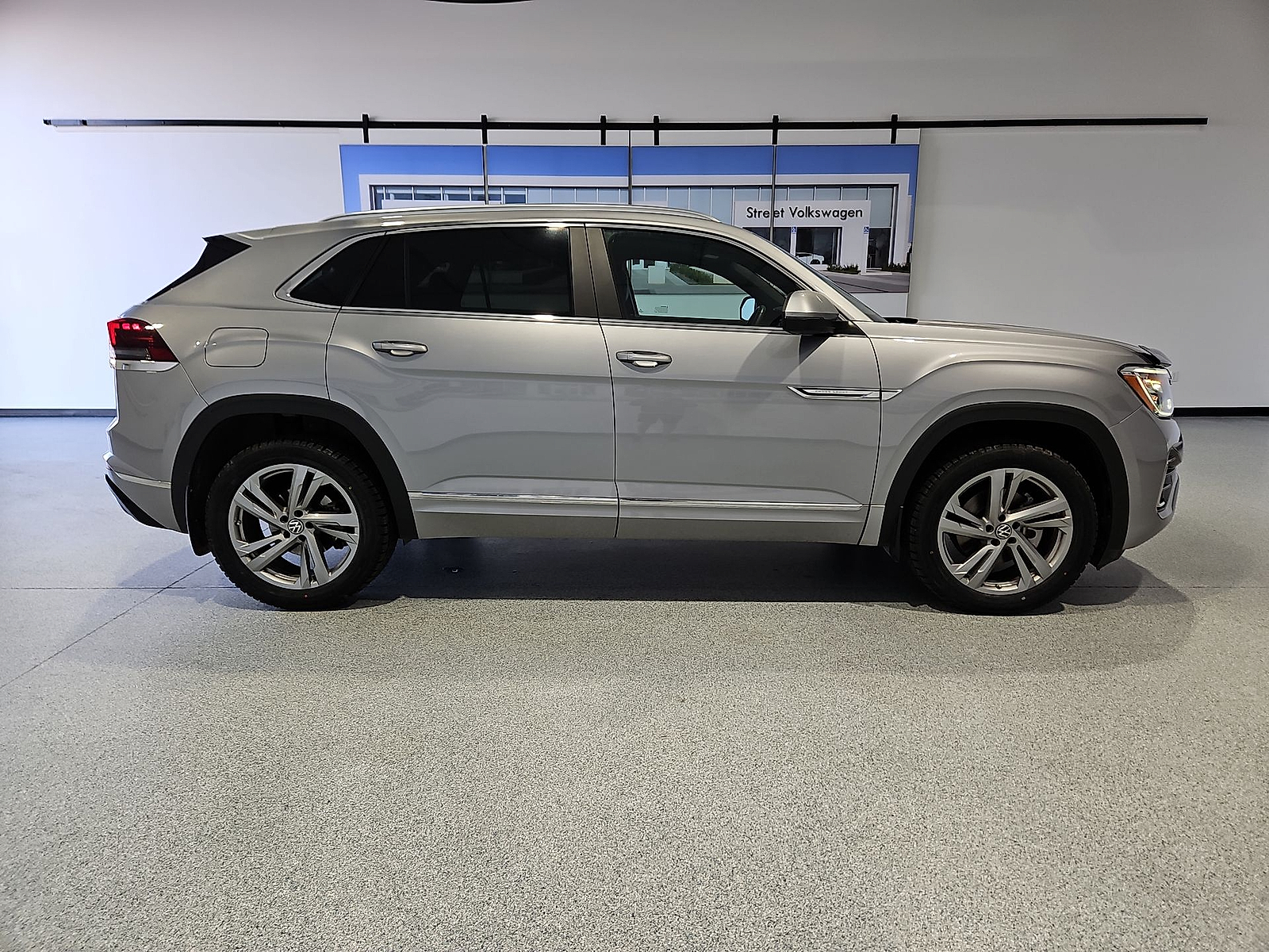2024 Volkswagen Atlas Cross Sport photo 9 of 22