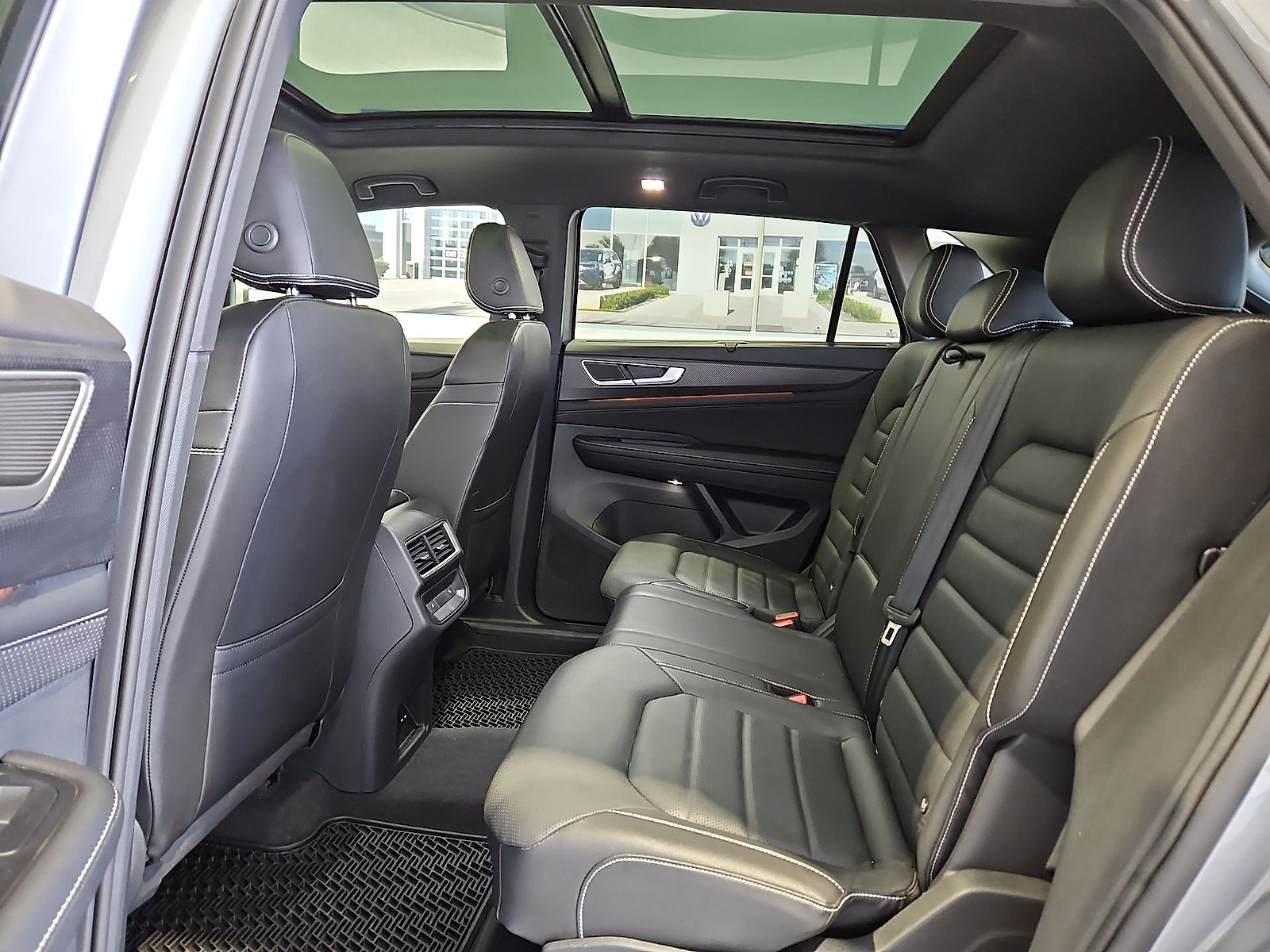 2024 Volkswagen Atlas Cross Sport photo 13 of 22