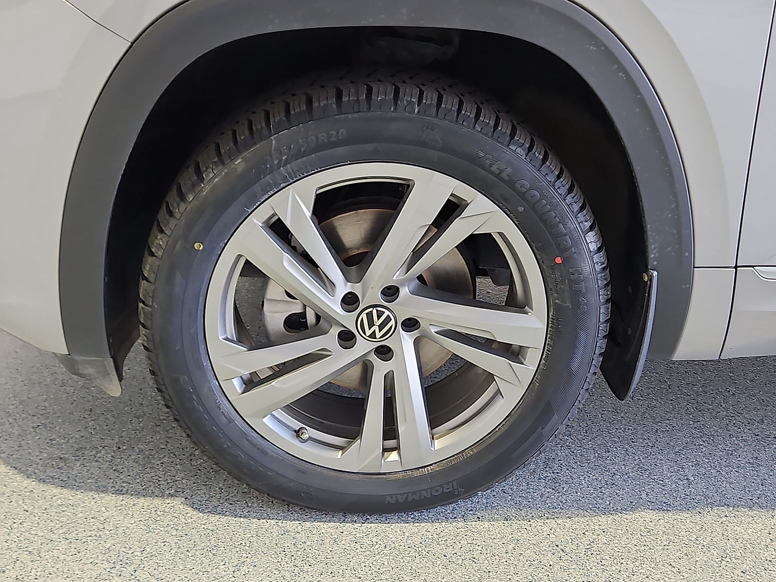 2024 Volkswagen Atlas Cross Sport photo 11 of 22