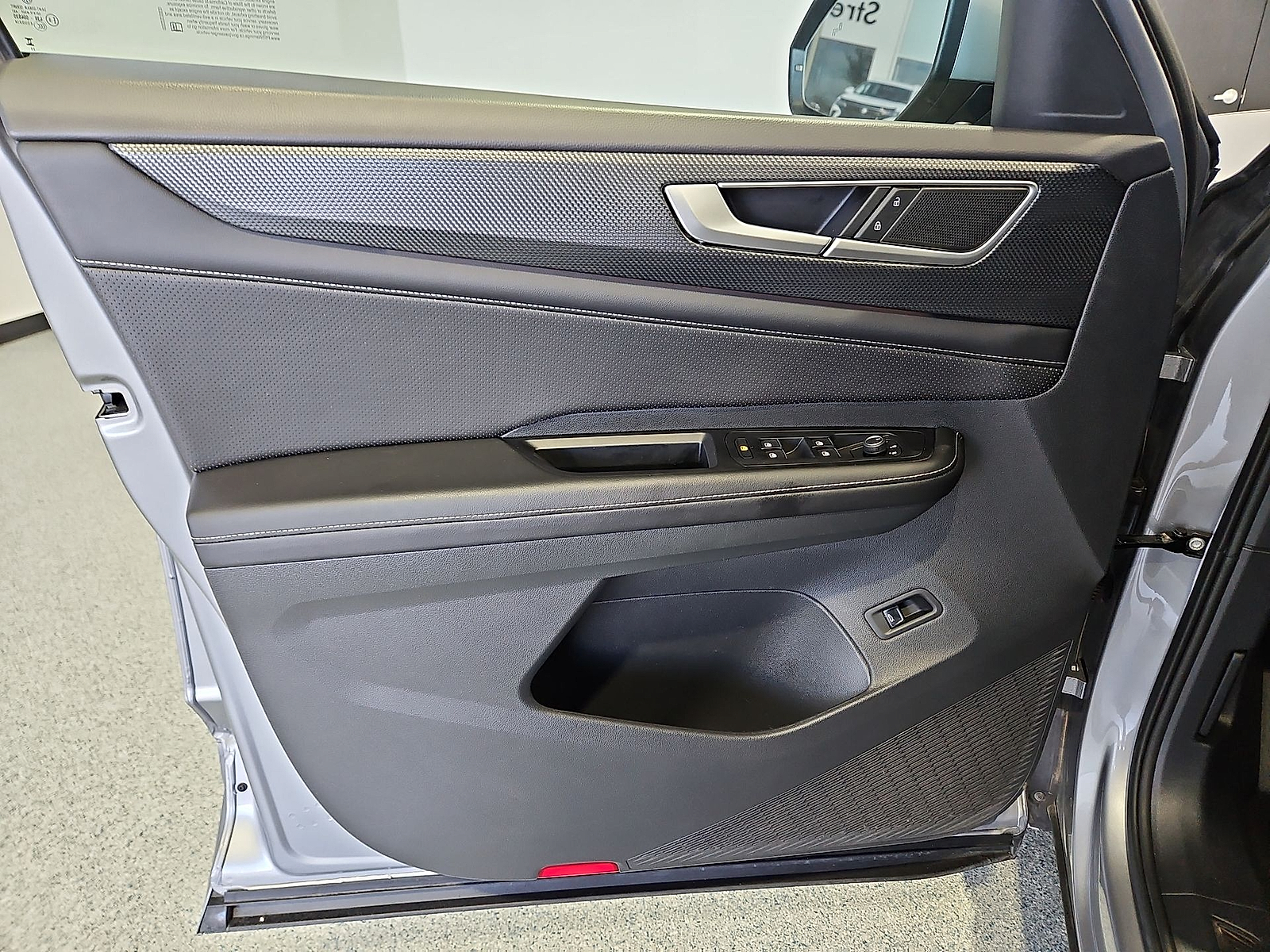 2024 Volkswagen Atlas Cross Sport photo 15 of 22