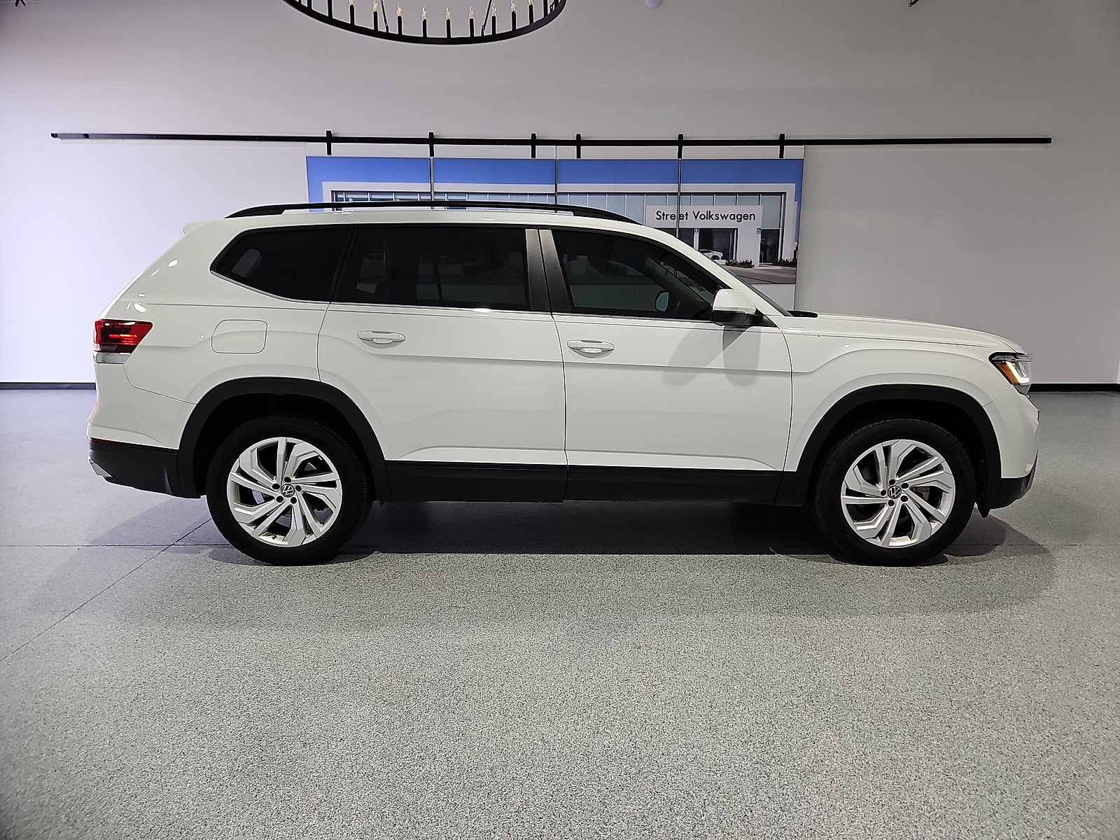 2023 Volkswagen Atlas photo 9 of 22