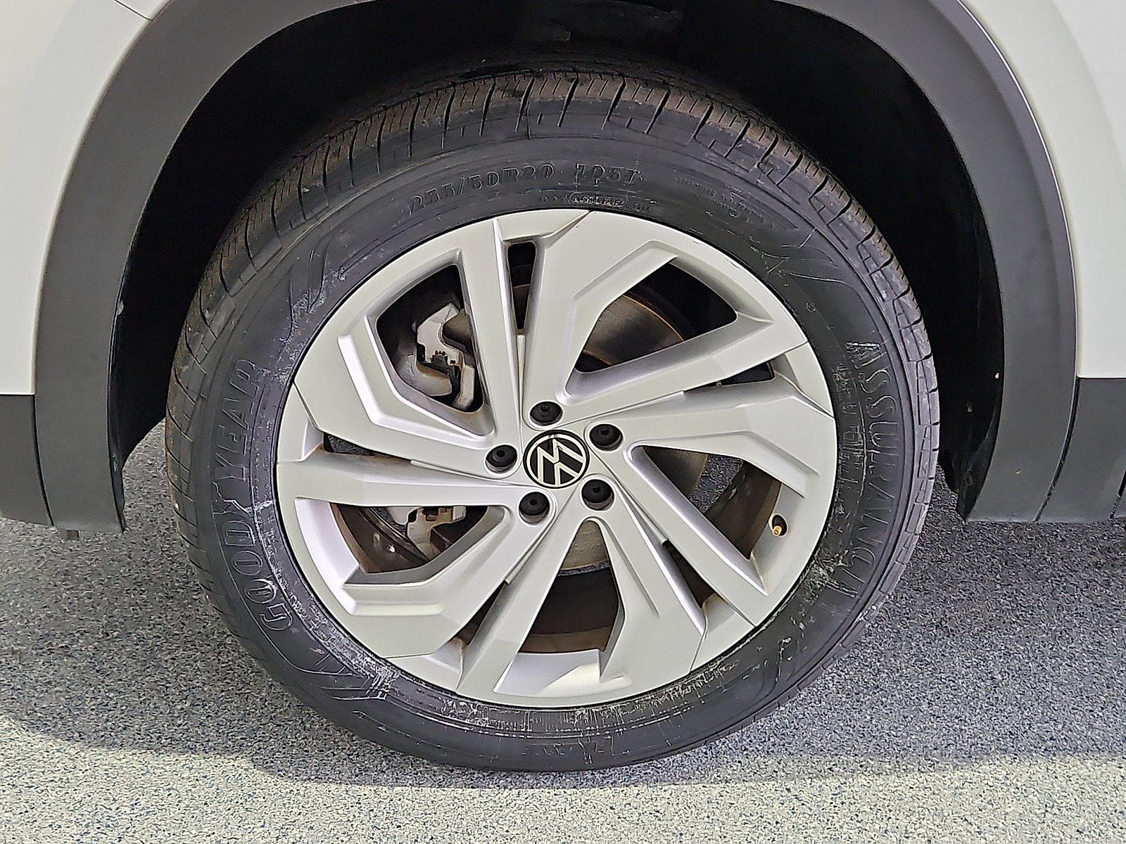 2023 Volkswagen Atlas photo 11 of 22