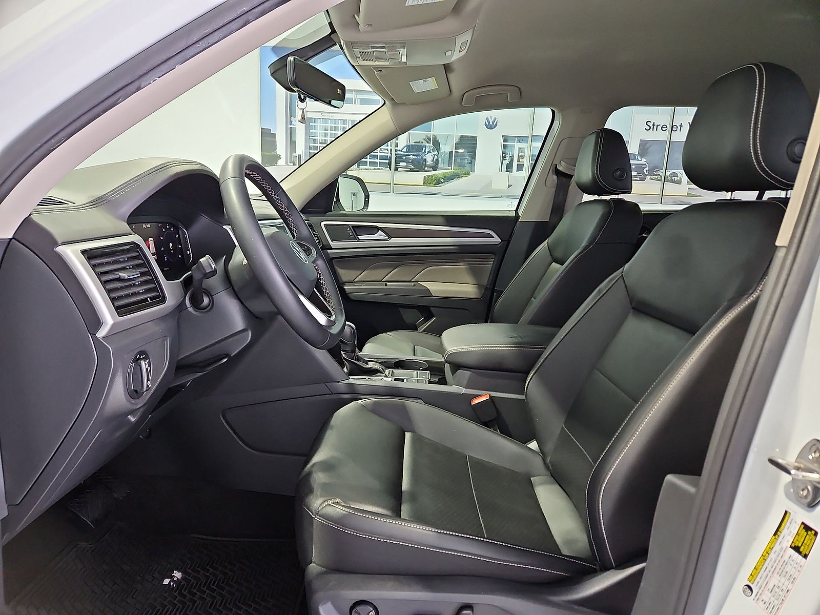 2023 Volkswagen Atlas photo 16 of 22