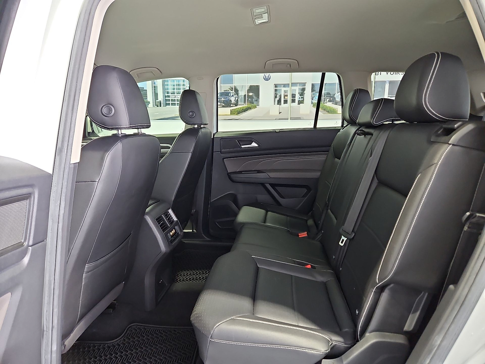 2023 Volkswagen Atlas photo 13 of 22