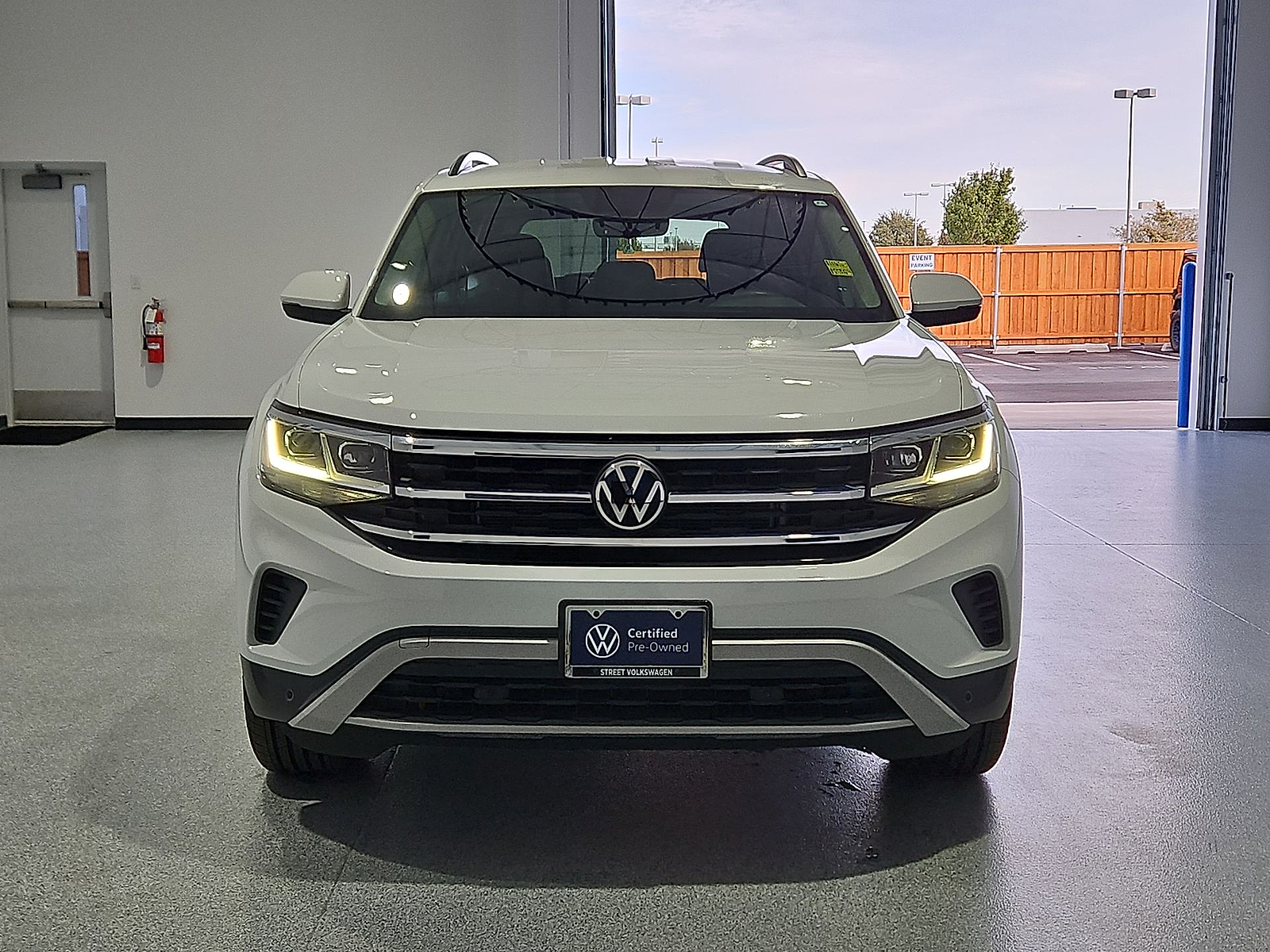 2023 Volkswagen Atlas photo 3 of 22