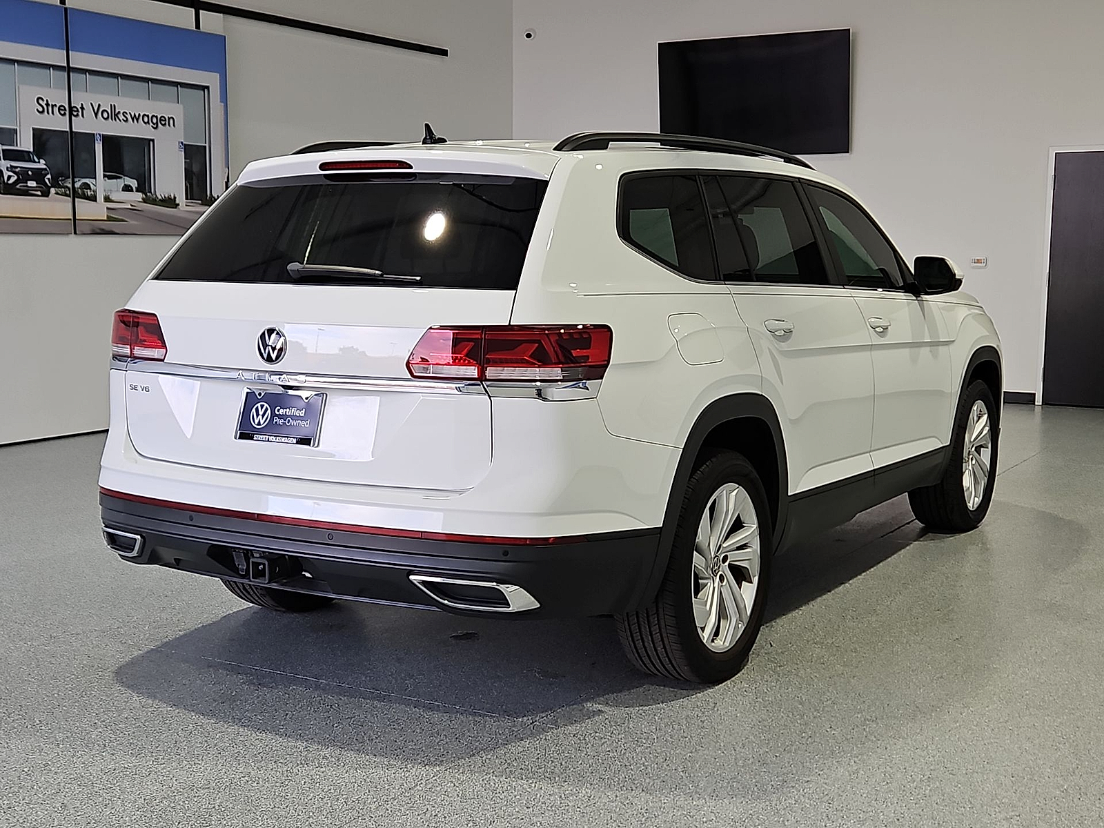 2023 Volkswagen Atlas photo 8 of 22