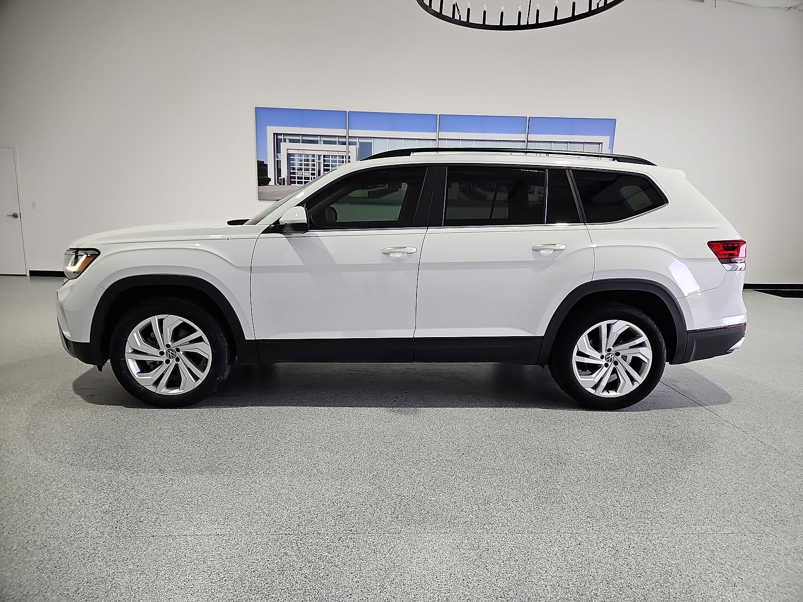 2023 Volkswagen Atlas photo 5 of 22