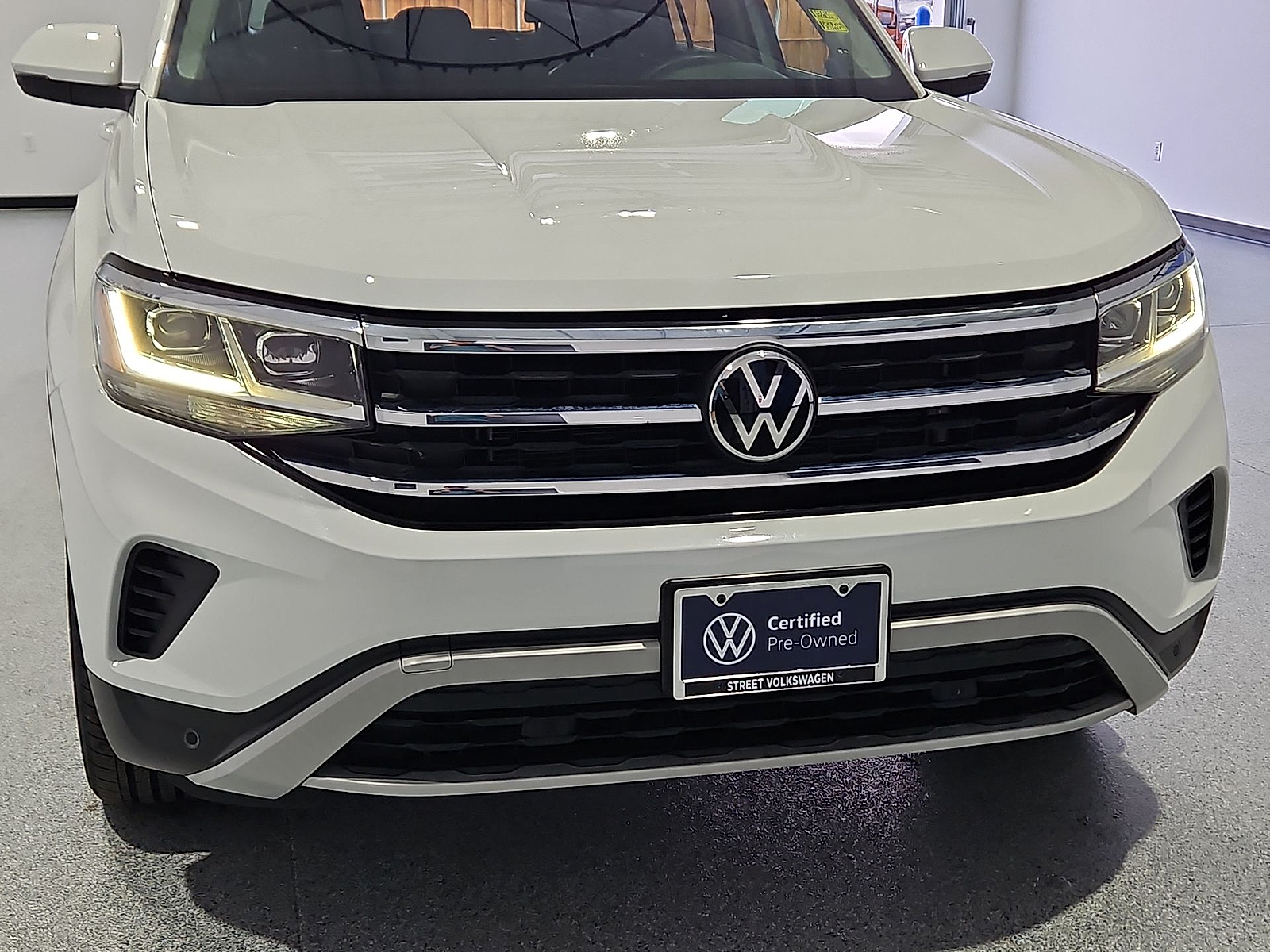 2023 Volkswagen Atlas photo 10 of 22