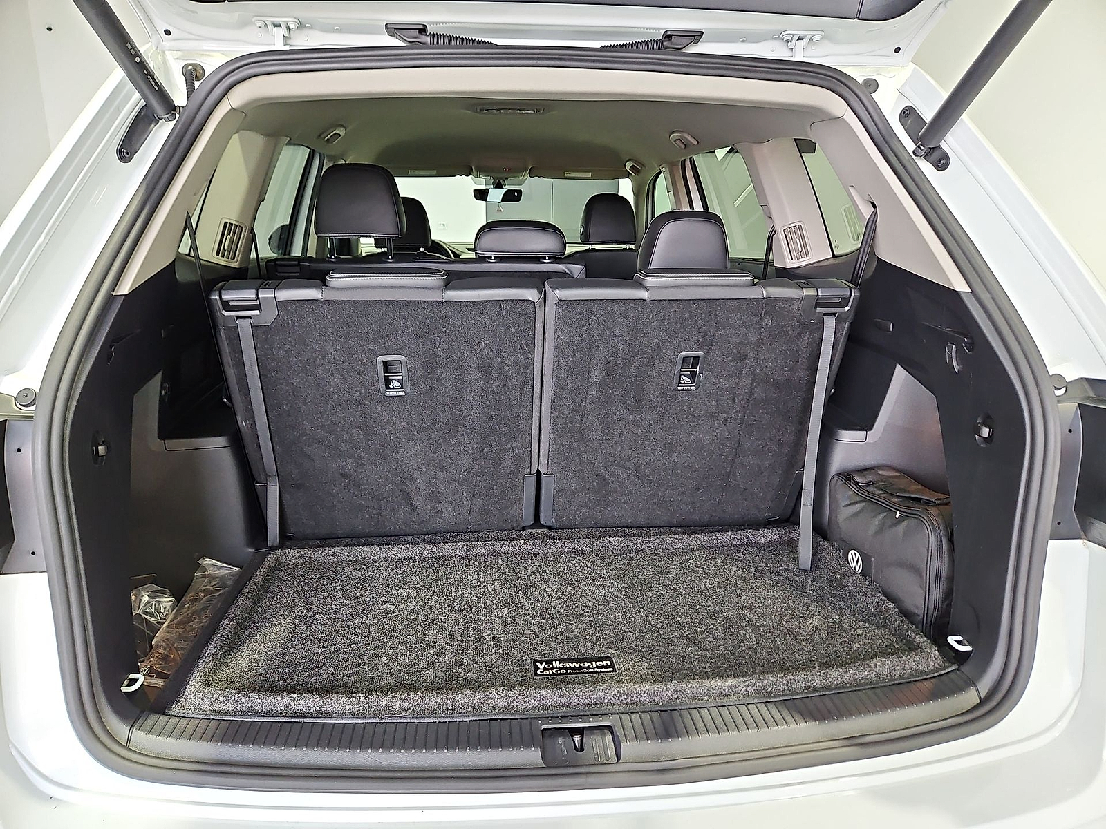 2023 Volkswagen Atlas photo 12 of 22