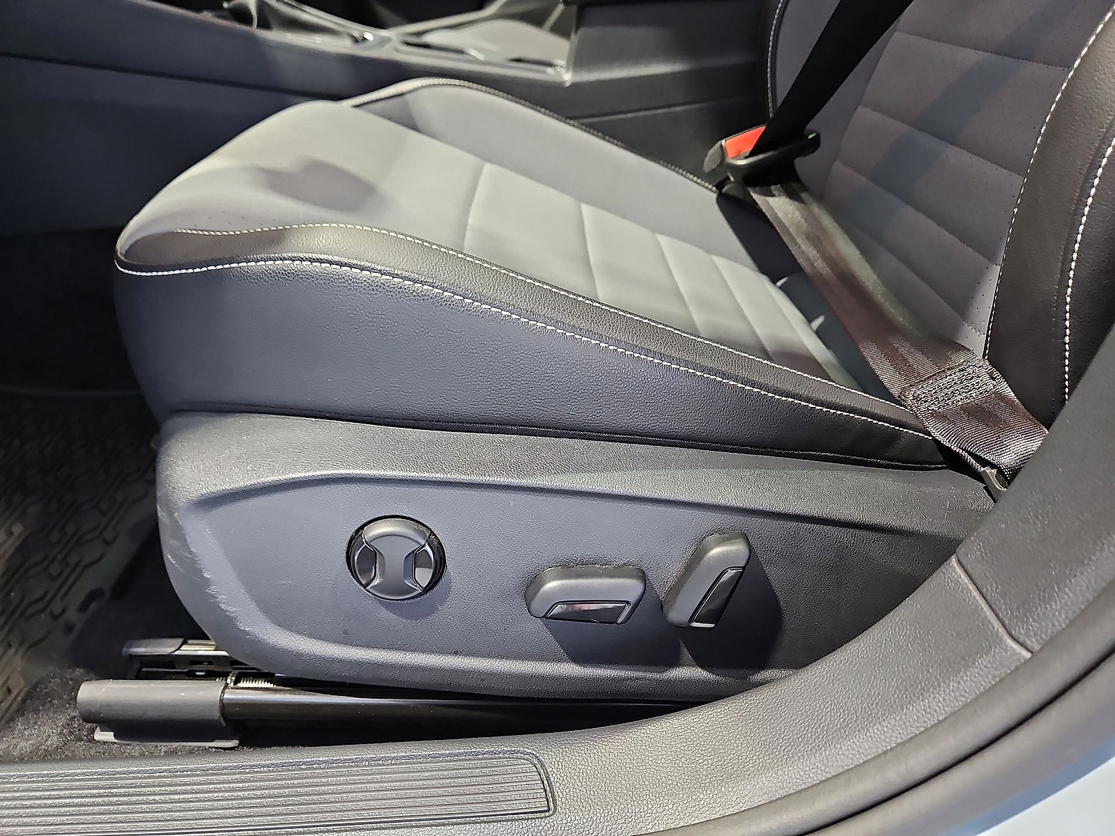 2025 Volkswagen Jetta photo 17 of 22