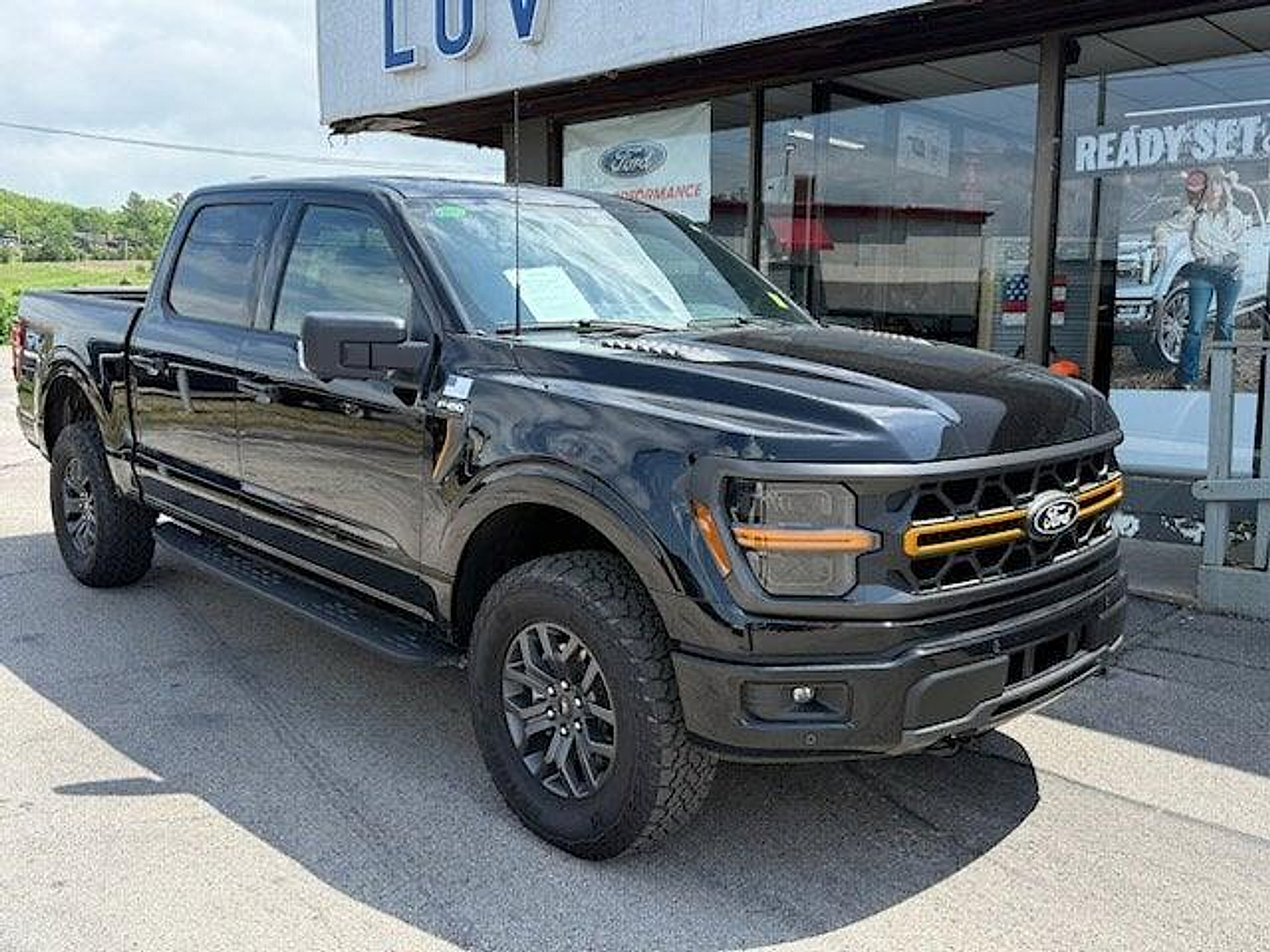 Agate Black Metallic 2025 Ford F-150 Tremor SuperCrew 4WD Pickup Truck Four-Wheel Drive Automatic