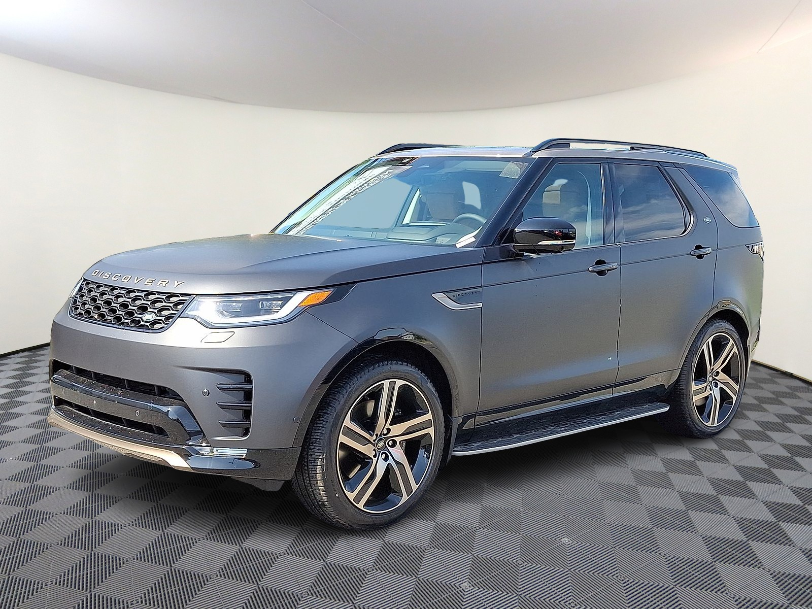 Gray (Charente Grey Premium Metallic - 1DN) 2026 Land Rover Discovery P360 Tempest Edition AWD SUV / Crossover All-Wheel Drive Automatic