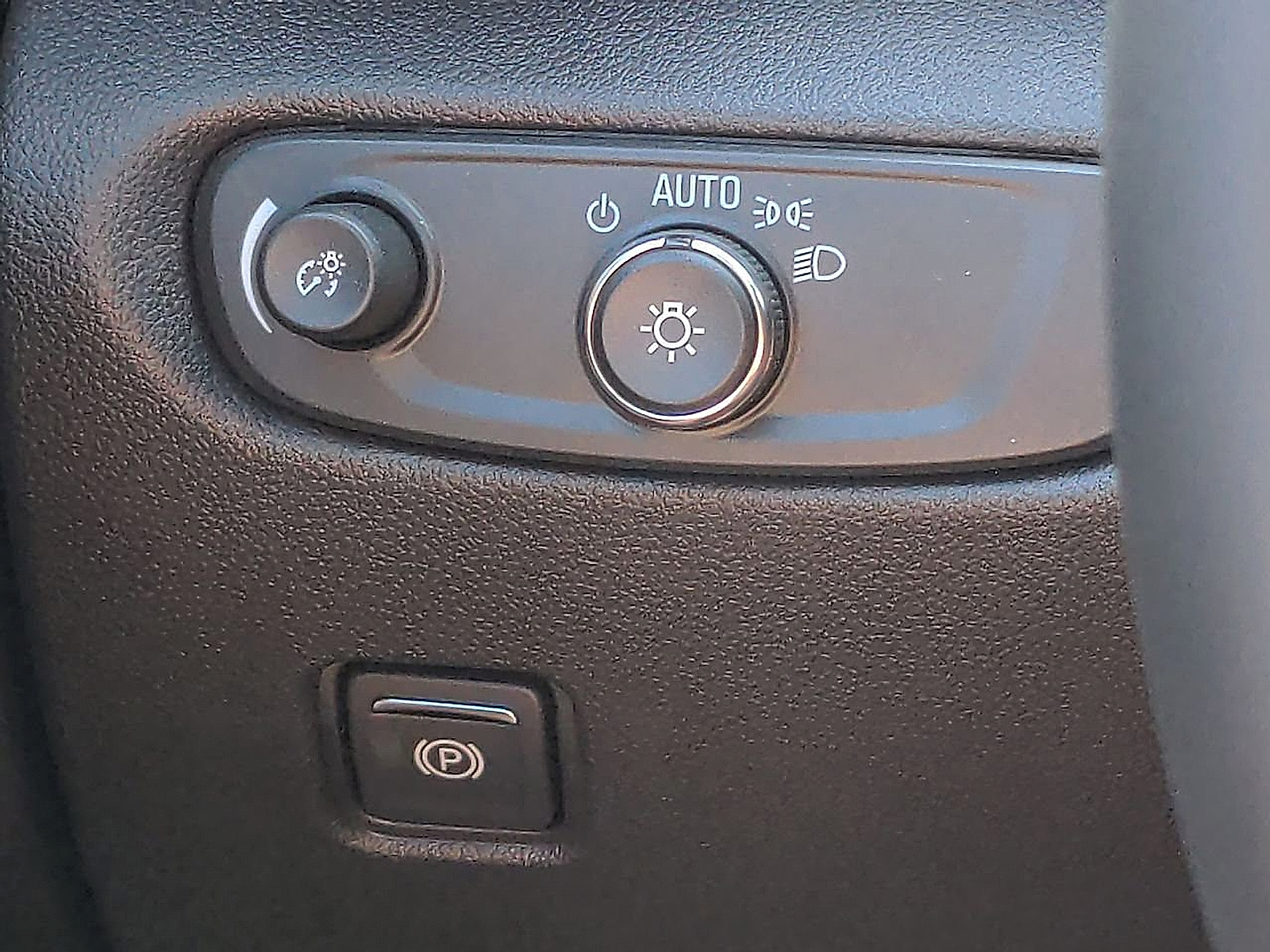 2024 Chevrolet Blazer AWD 3LT - Summit White exterior view 17