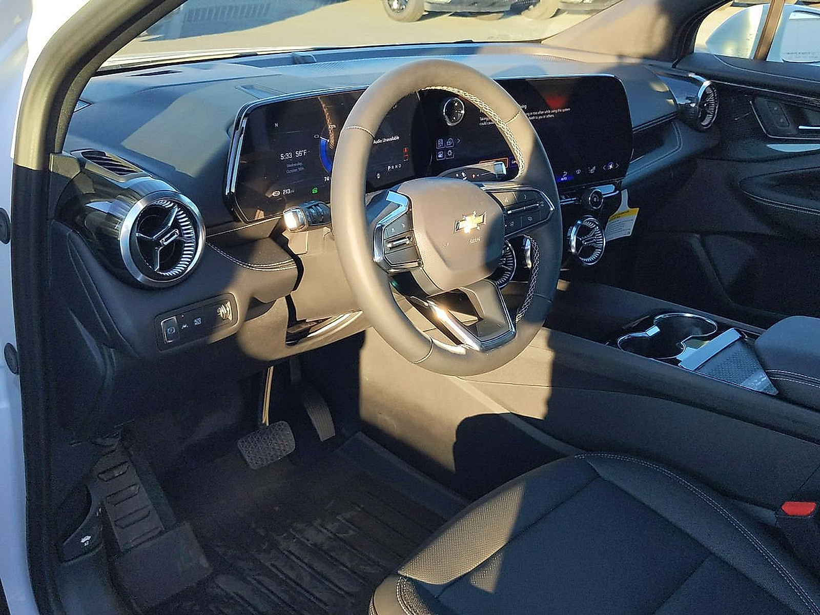 2025 Chevrolet Blazer EV eAWD LT - Summit White exterior view 10