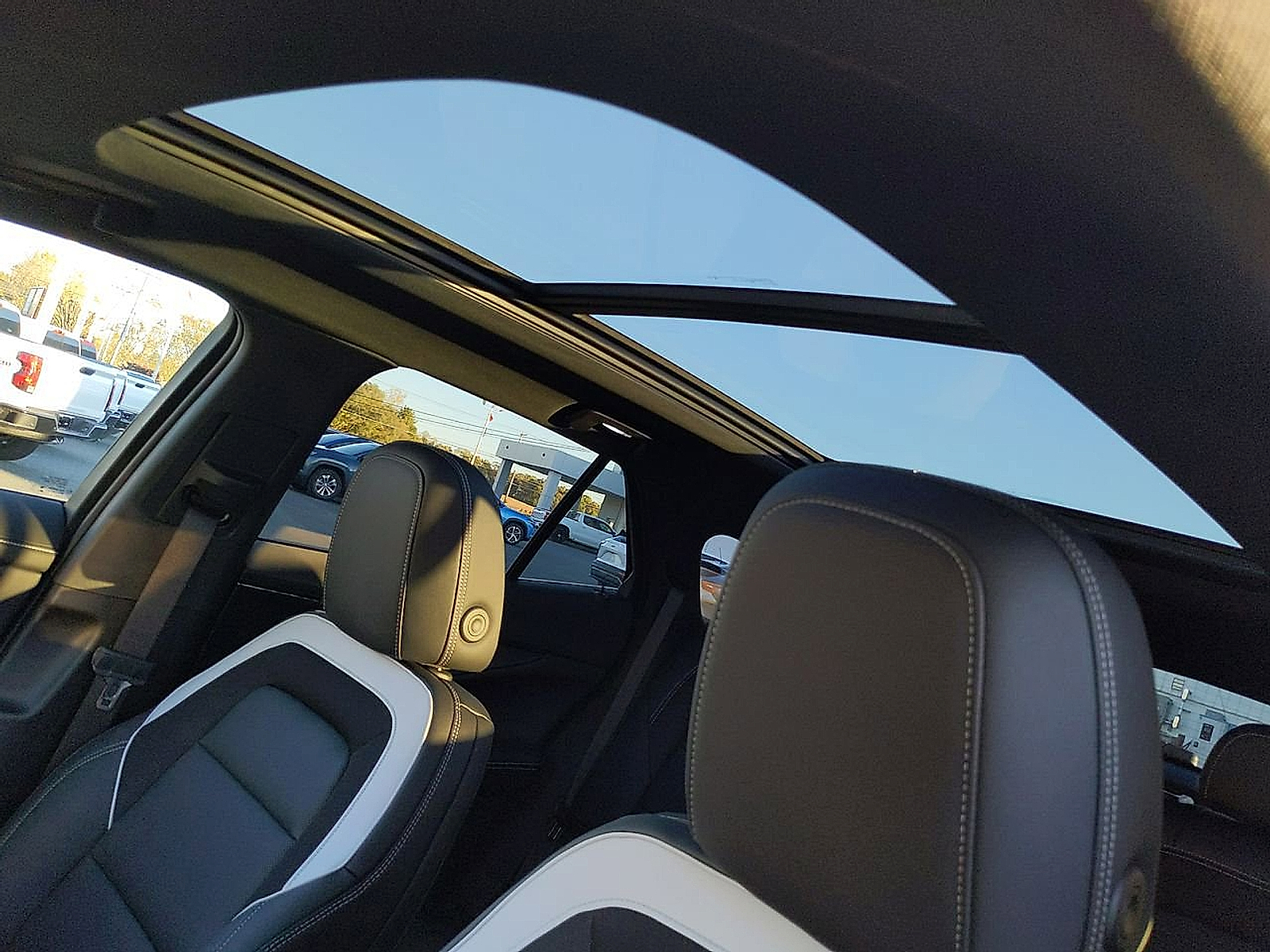 2025 Chevrolet Blazer EV eAWD LT - Summit White exterior view 19