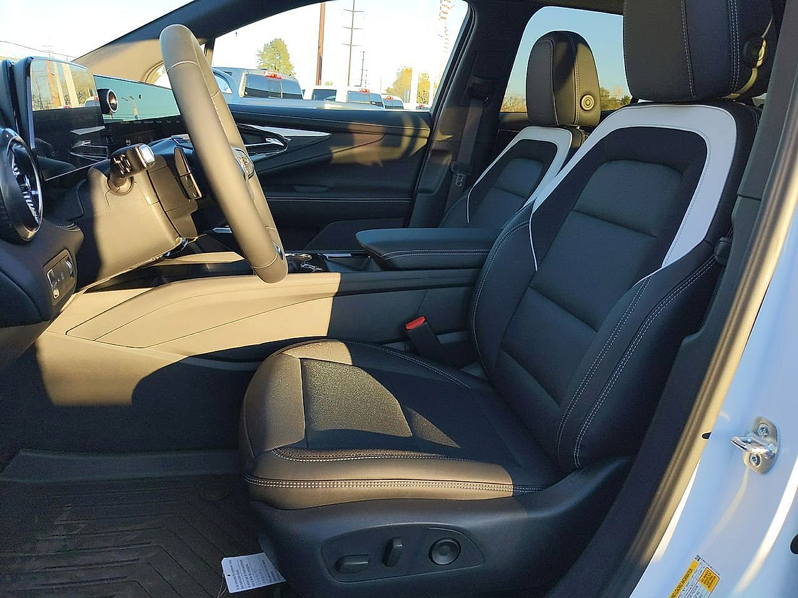 2025 Chevrolet Blazer EV eAWD LT - Summit White exterior view 20