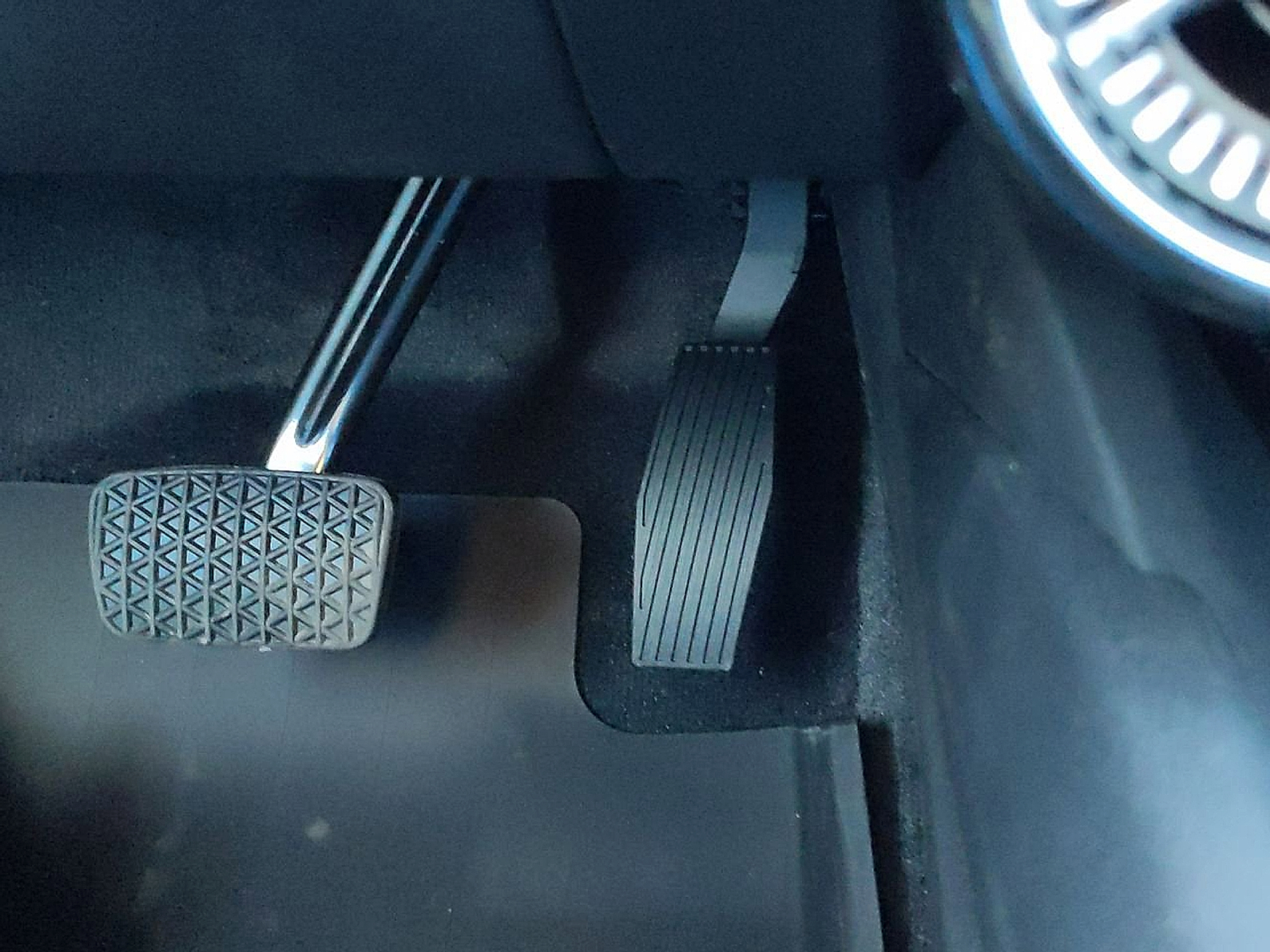 2025 Chevrolet Blazer EV eAWD LT - Summit White exterior view 17