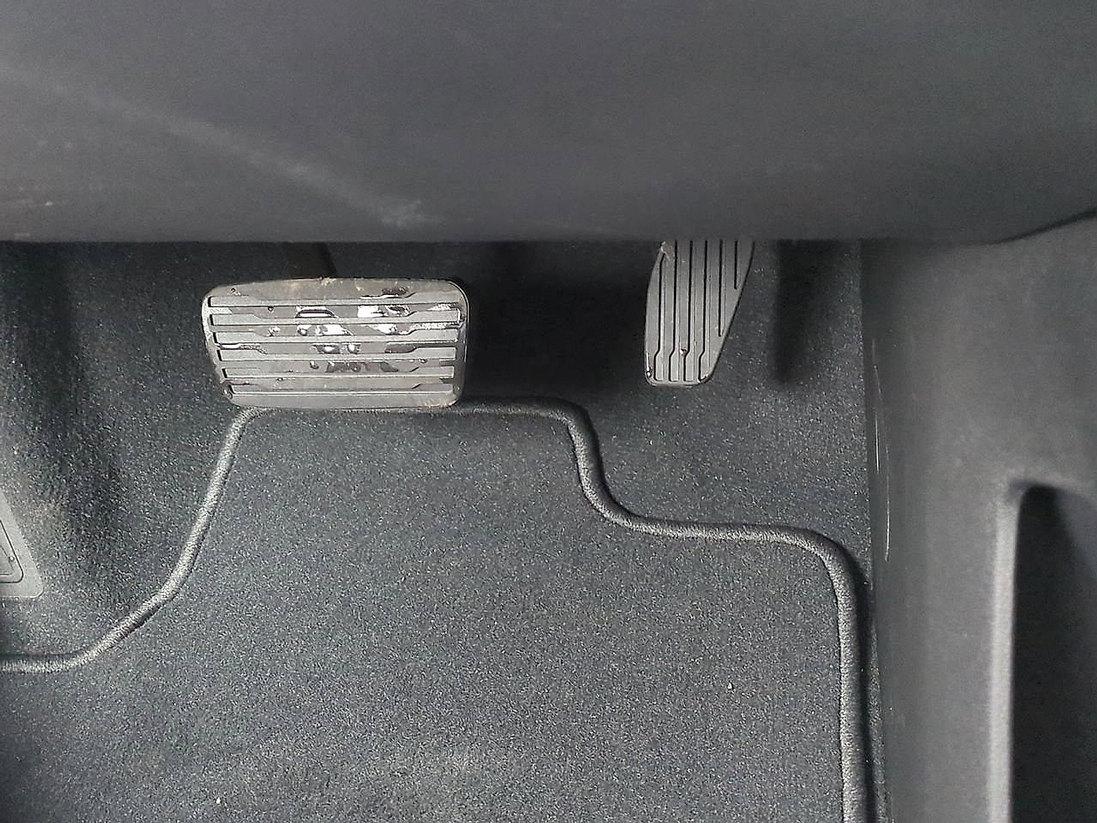 2025 Chevrolet Silverado EV LT - Black exterior view 18