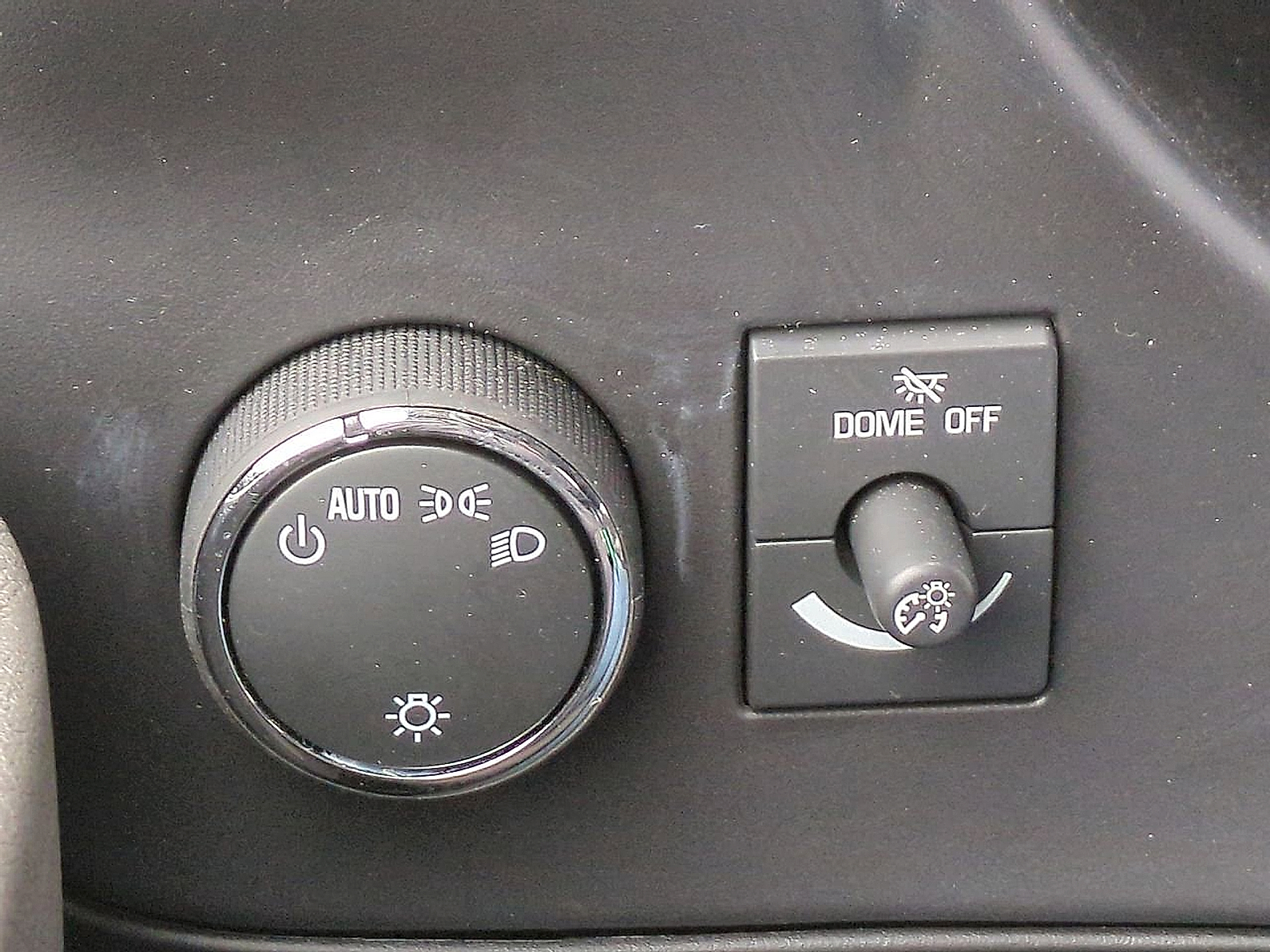 2025 Chevrolet Express Cargo RWD 3500 Regular Wheelbase WT - Summit White exterior view 17