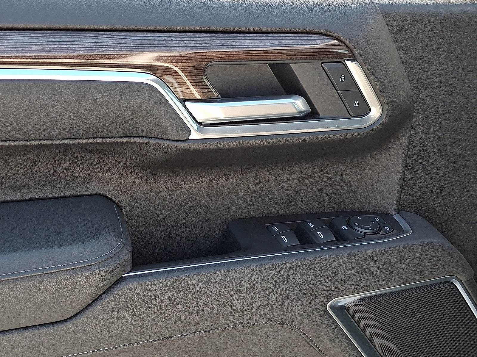 2025 Chevrolet Silverado 1500 4WD Crew Cab Short Bed RST - Summit White - GAZ exterior view 10