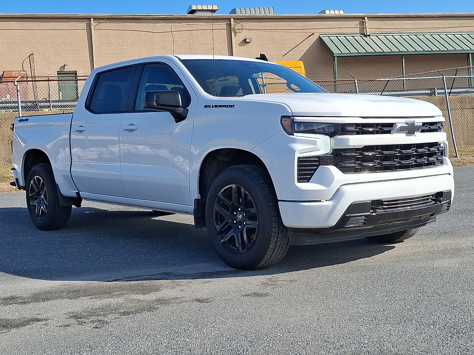 2025 Chevrolet Silverado 1500 4WD Crew Cab Short Bed RST - Summit White - GAZ exterior view 5