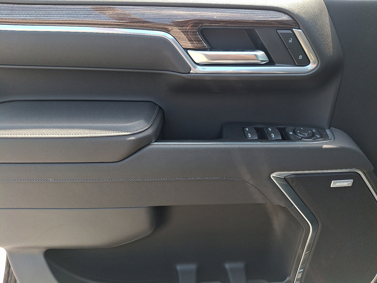 2025 Chevrolet Silverado 1500 4WD Crew Cab Short Bed RST - Black - GBA exterior view 8