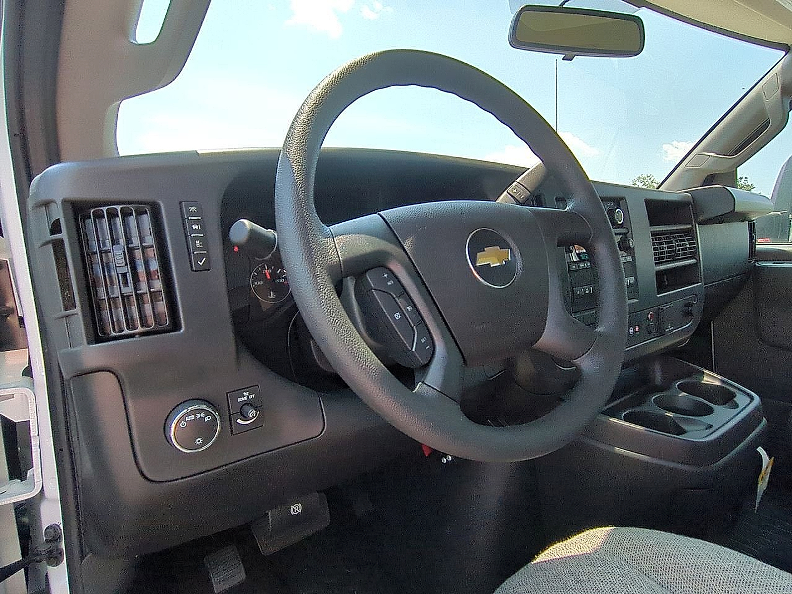 2025 Chevrolet Express Cutaway Work Van - Summit White exterior view 10