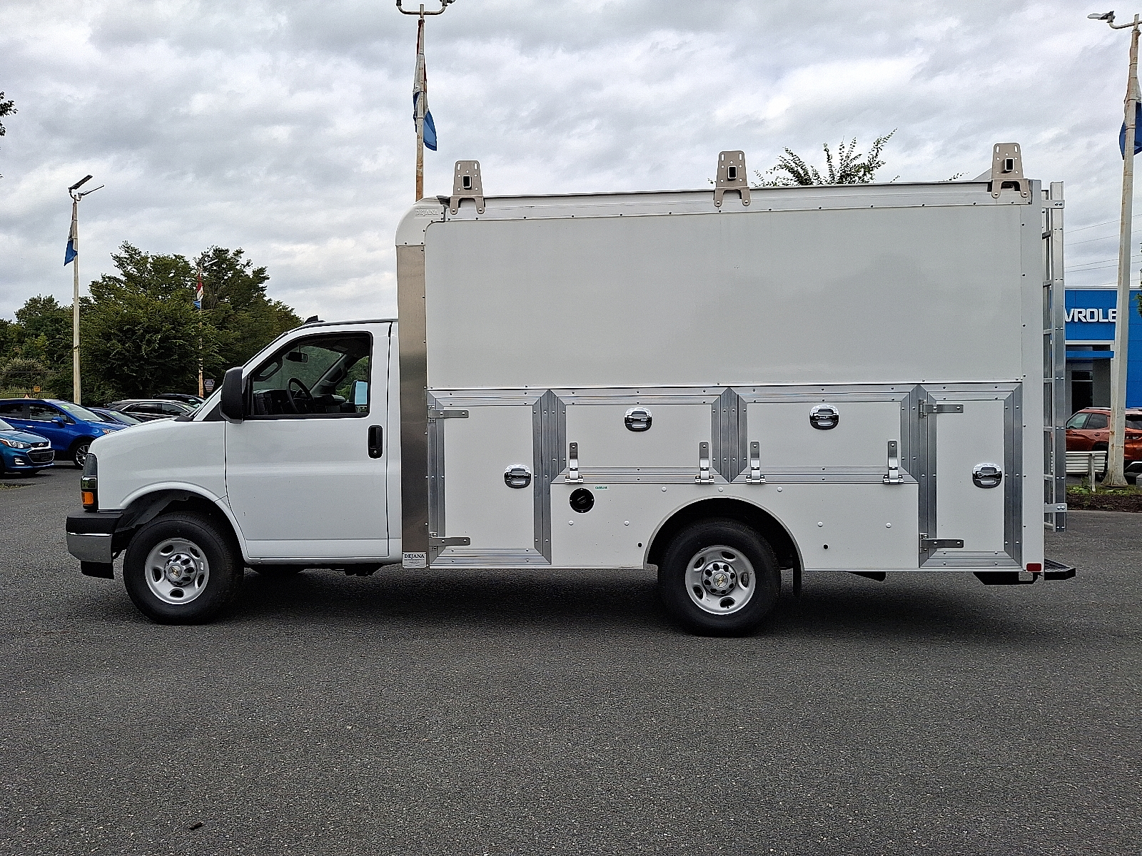 2025 Chevrolet Express Cutaway Work Van - Summit White - GAZ exterior view 2