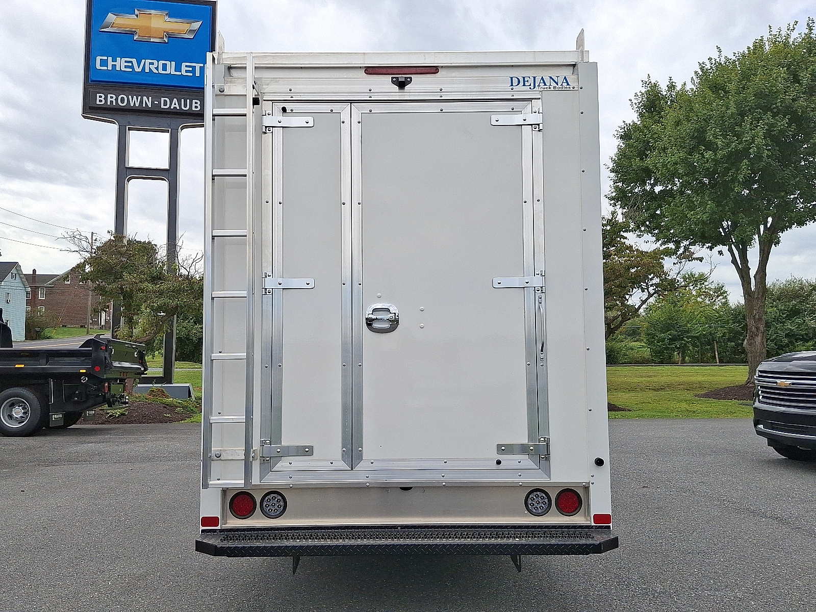 2025 Chevrolet Express Cutaway Work Van - Summit White - GAZ exterior view 4