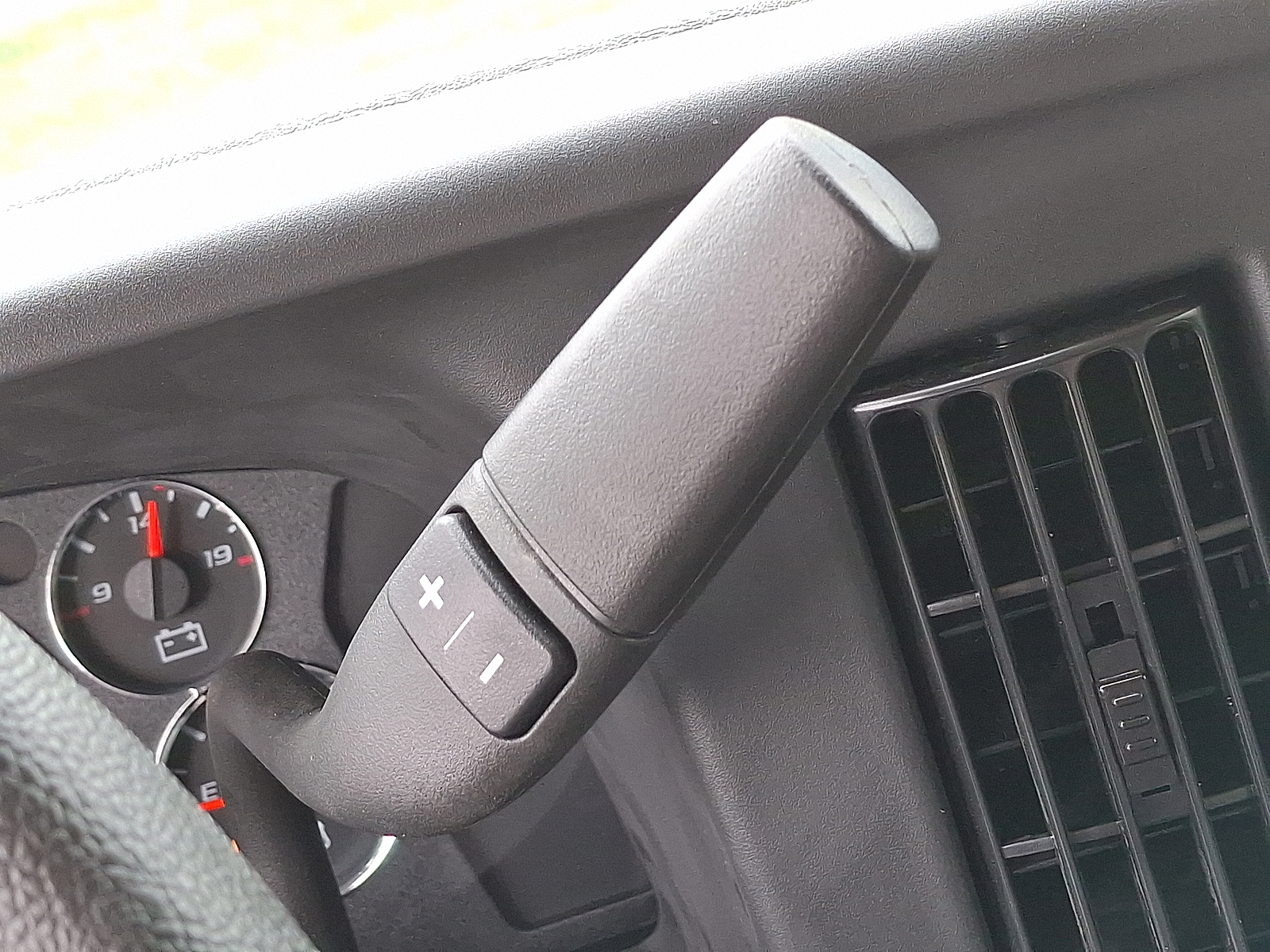 2025 Chevrolet Express Cutaway Work Van - Summit White - GAZ exterior view 16