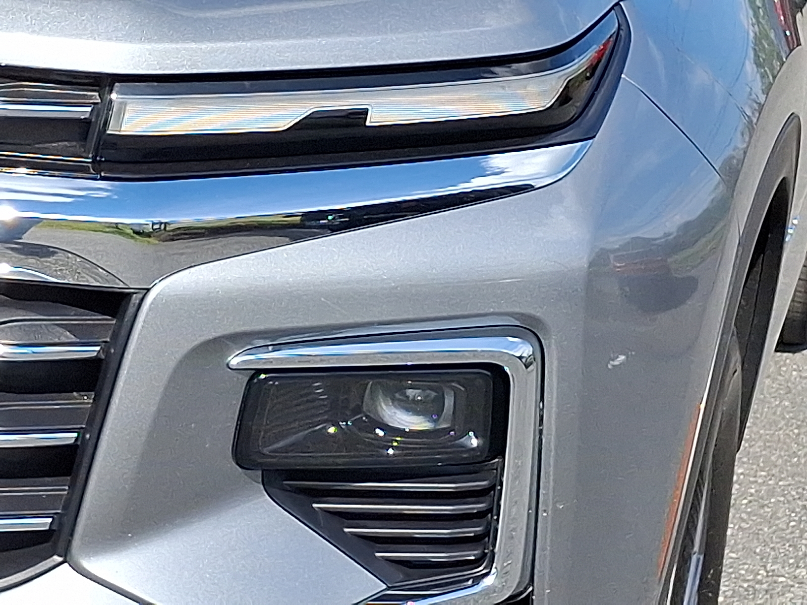 2025 Chevrolet Traverse AWD LT - Sterling Gray Metallic - GXD exterior view 9